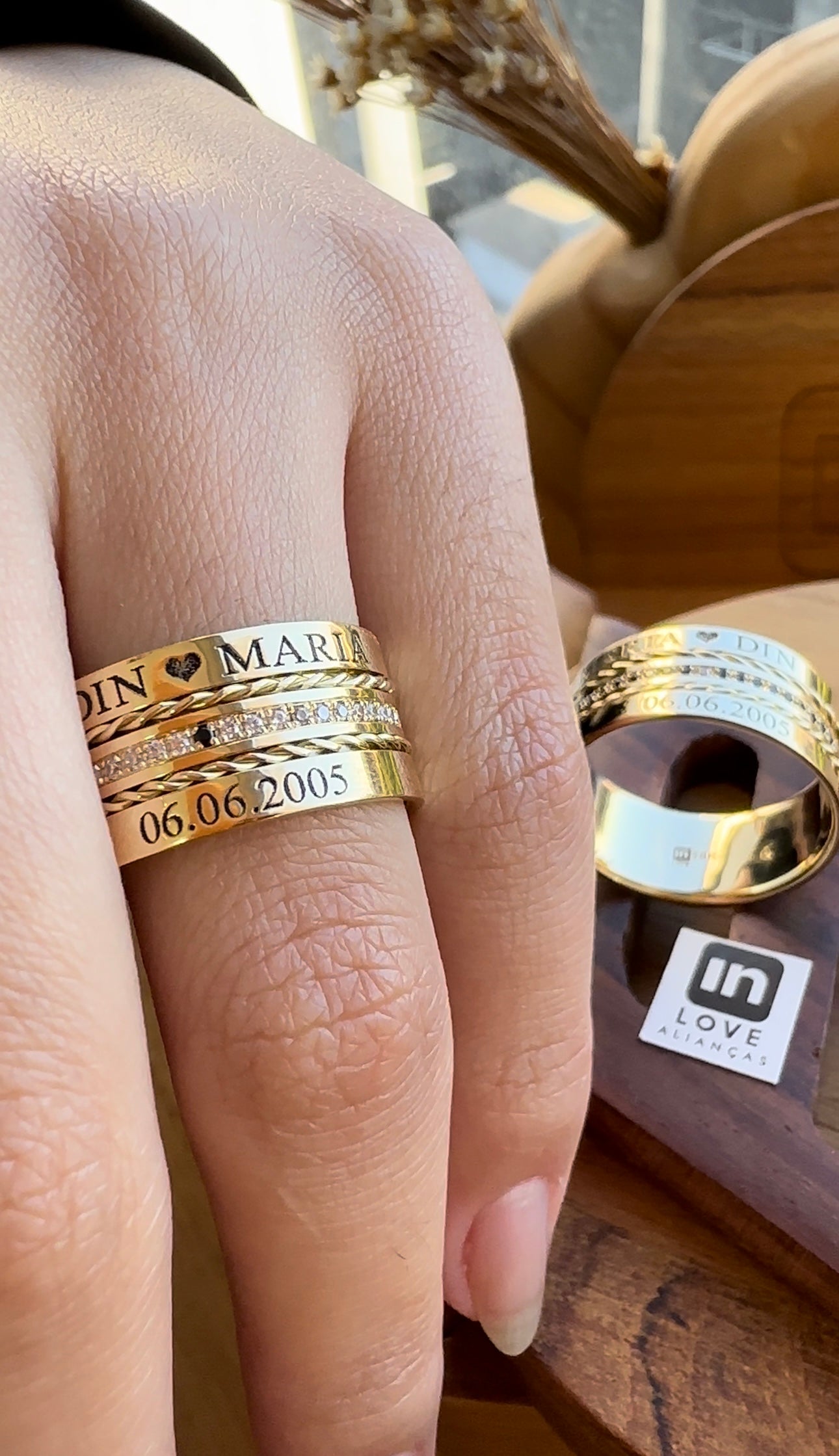 Alianças de Casamento em Ouro 18k - Modelo Bem me Quer | 10mm | 12x R$1.831,66