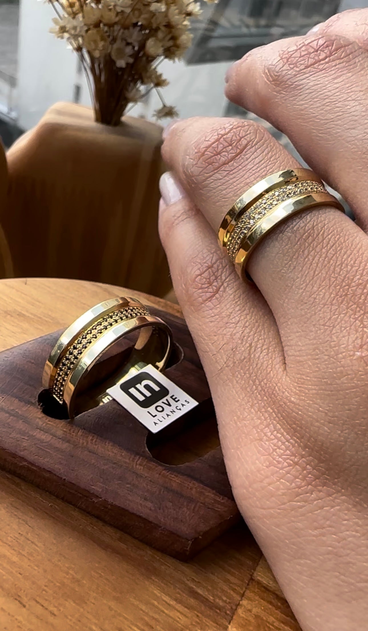 Alianças de Casamento em Ouro 18k - Modelo Capítulos | 7mm | 12x R$833
