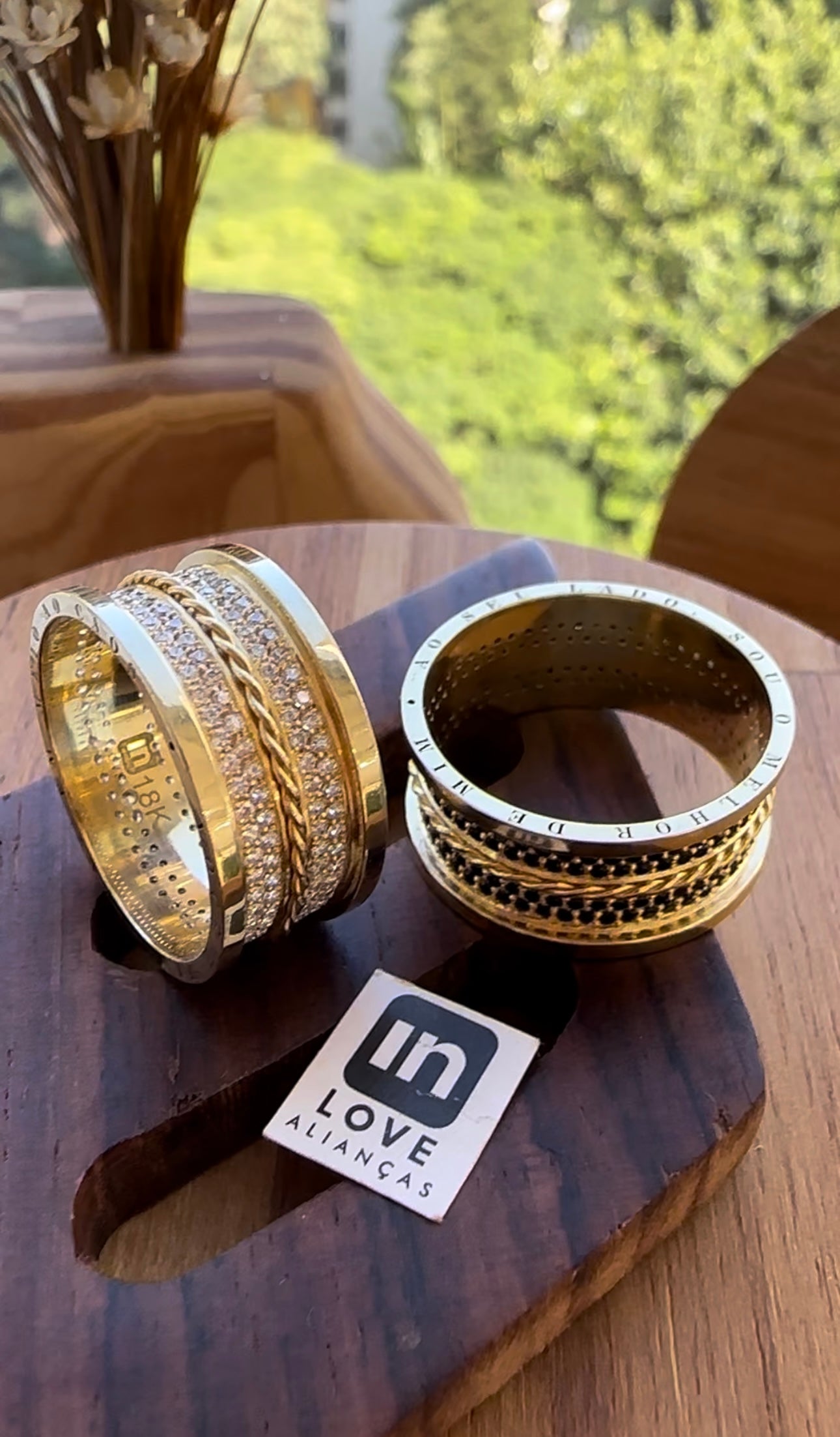 Alianças de Casamento em Ouro 18k - Modelo Desejo | 10mm | 12x R$1.249.1