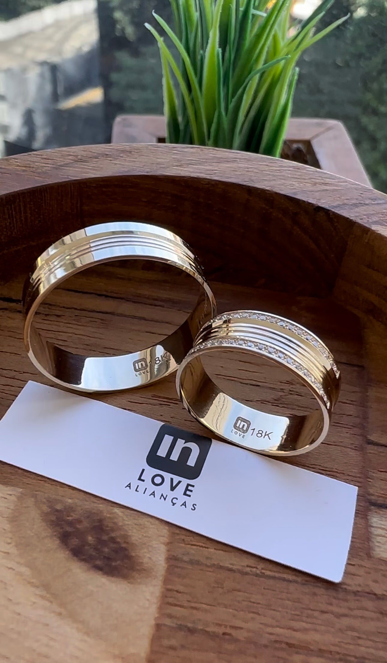 Alianças de Casamento em Ouro 18k - Modelo Paraíso | 5mm | 12x R$333