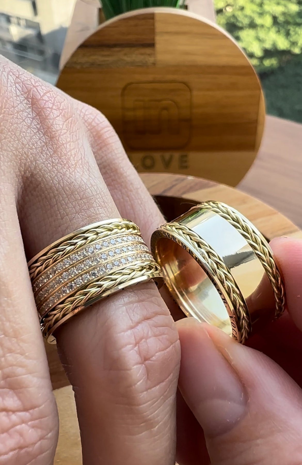Alianças de Casamento em Puro 18k - Modelo Pra Sempre | 10mm | 12x R$1.665