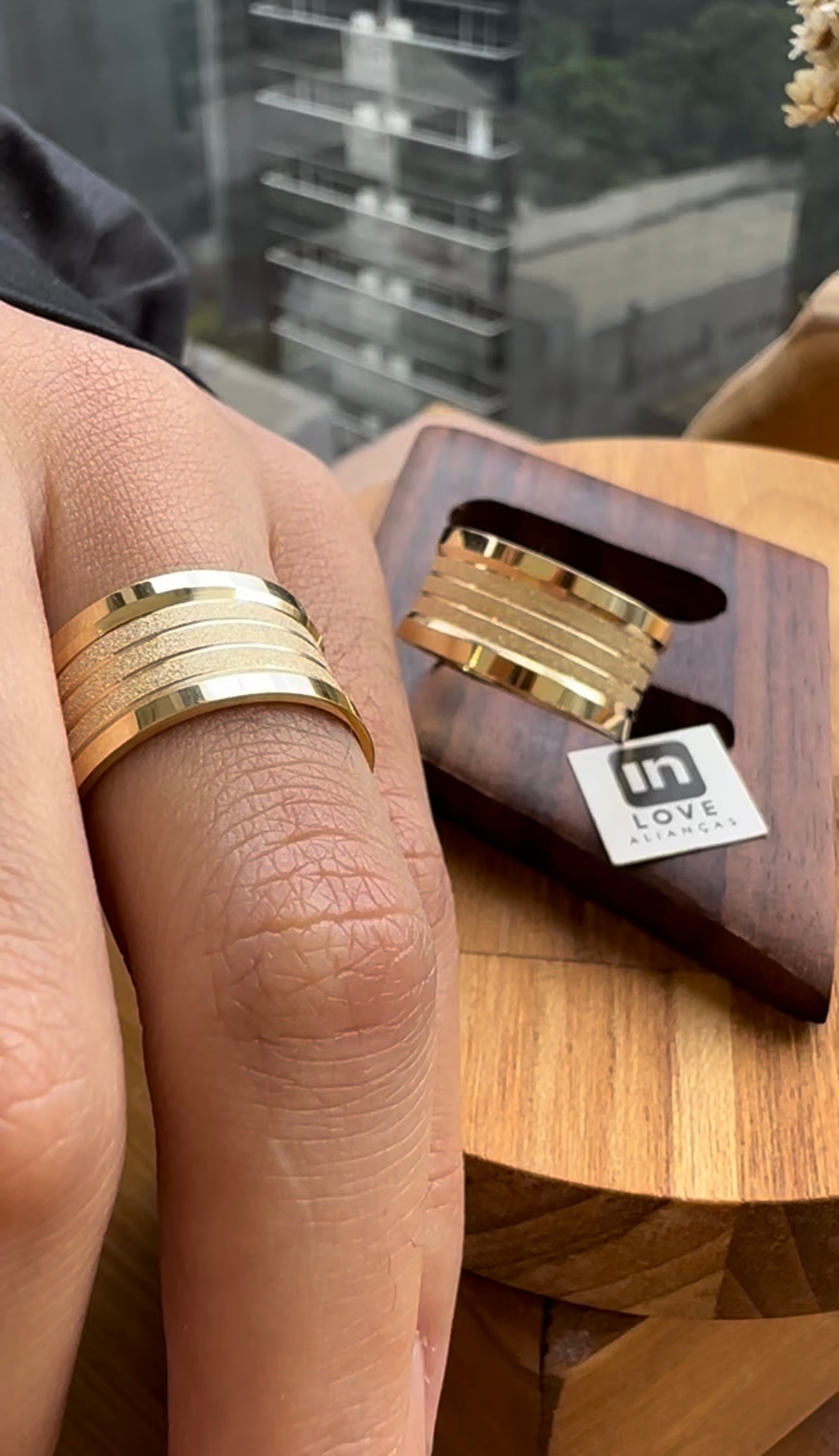 Alianças de Casamento em Ouro 18k - Modelo Favorite | 10mm | 12x R$750