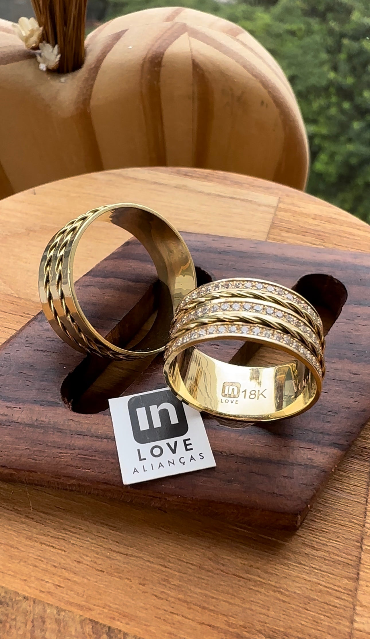 Alianças de Casamento em Ouro 18k - Modelo Momentos | 8mm | 12x R$890