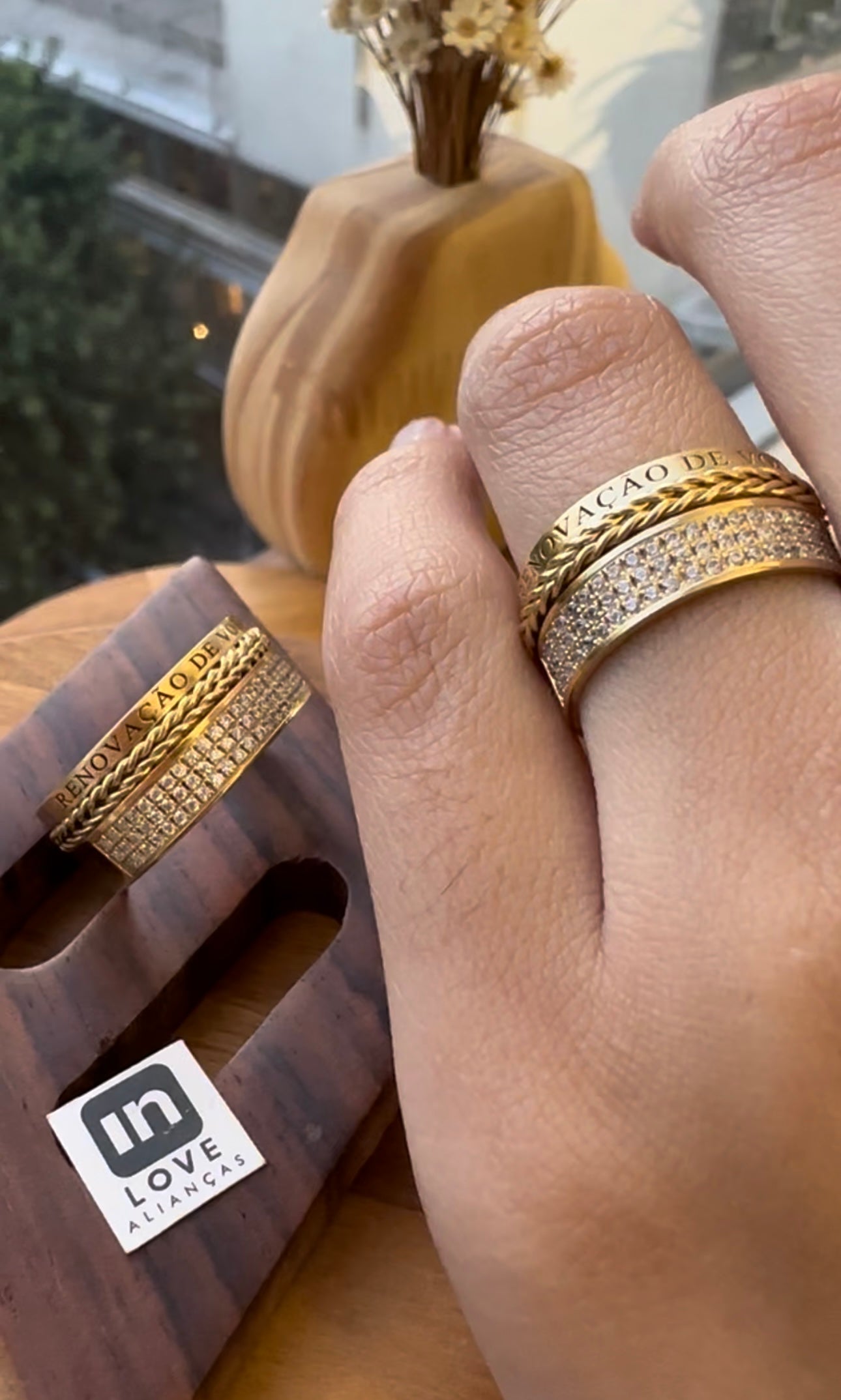 Alianças de Casamento em Ouro 18k - Modelo Renovação | 9mm | 12x R$1.390