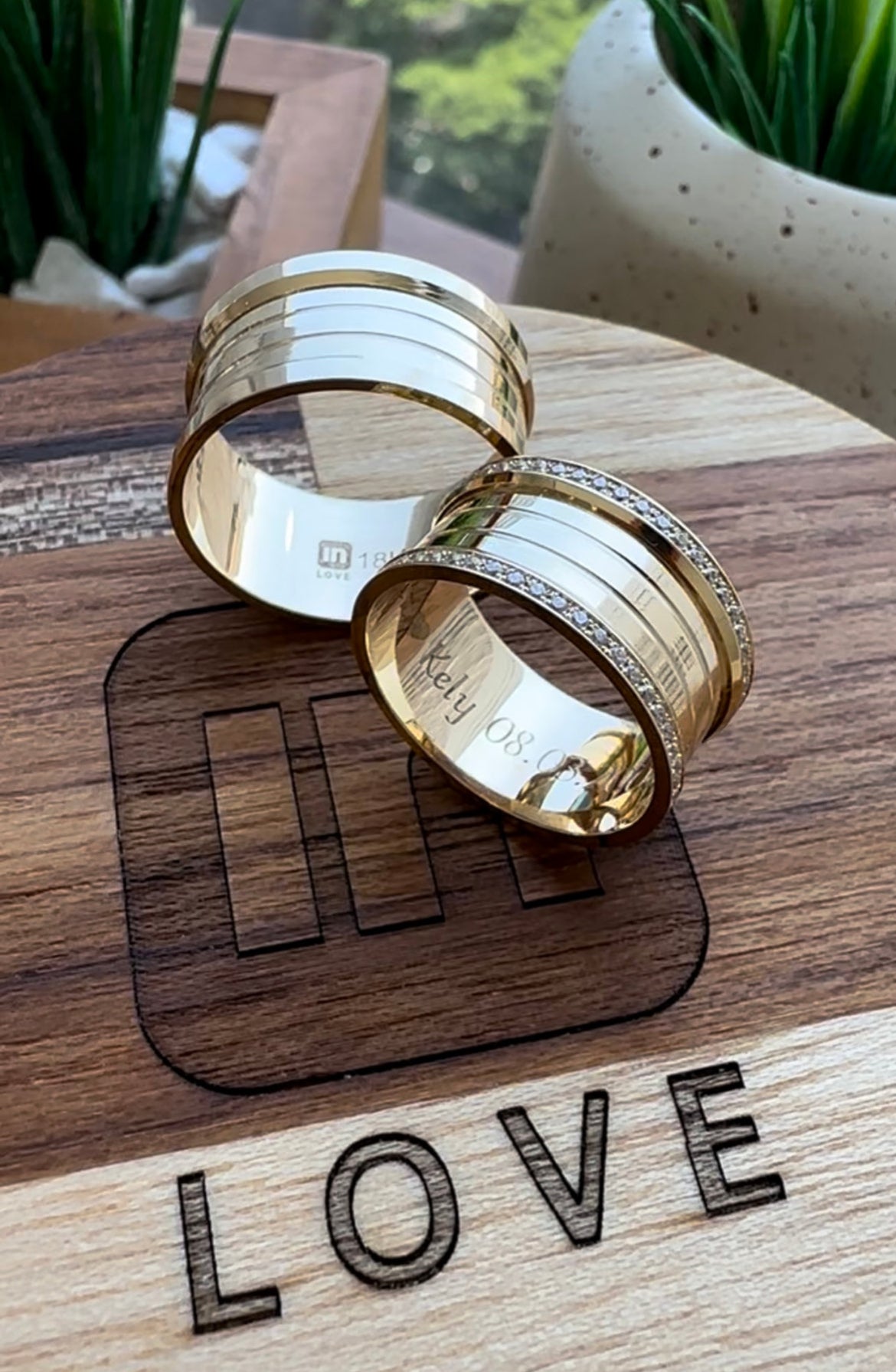 Alianças de Casamento em Ouro 18k - Modelo Paraíso | 9mm | 12x R$799