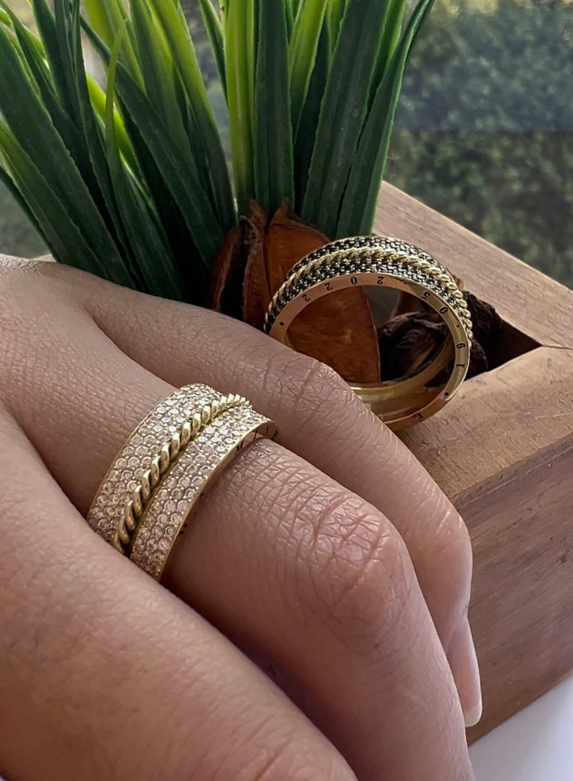 Alianças de Casamento em Ouro 18k - Modelo Euforia | 8mm | 12x R$1.556,66