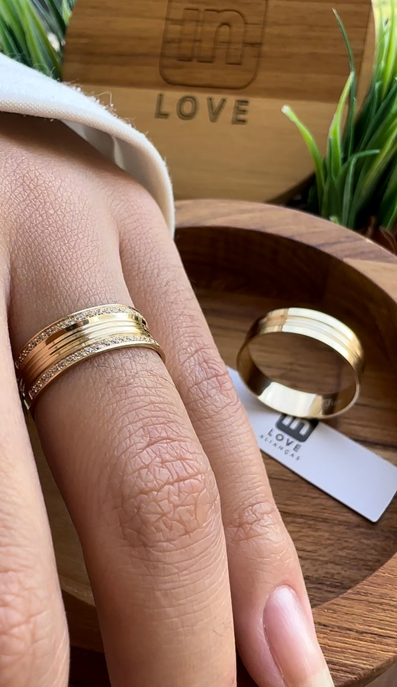 Par de Alianças em Ouro 18k - Modelo Paraíso | 5mm | 12x R$433