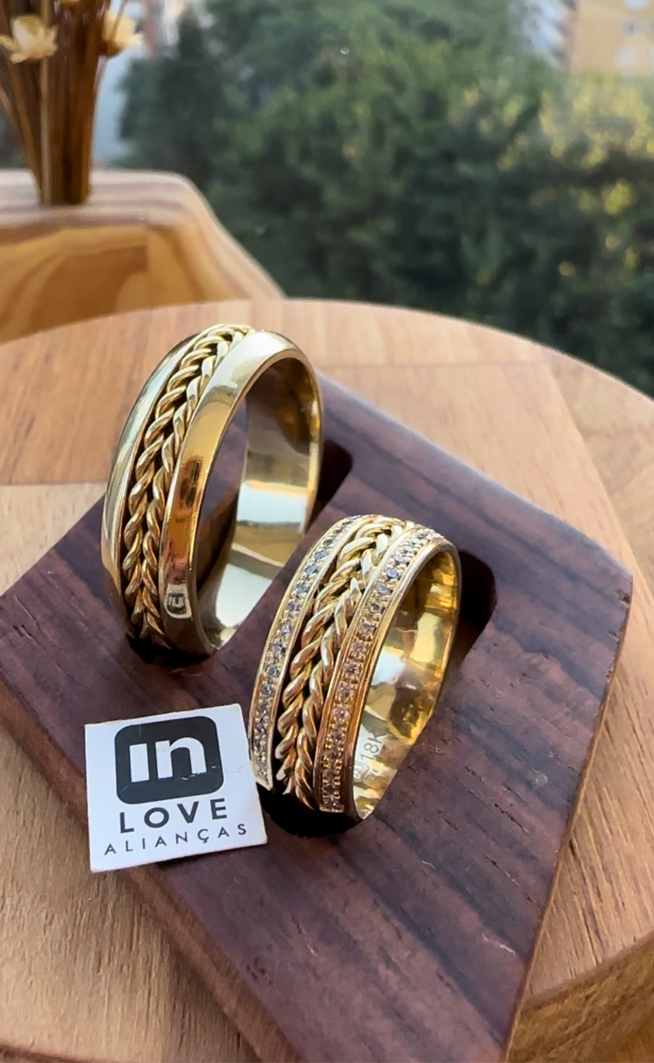 Alianças de Casamento em Ouro 18k - Modelo Trançado | 7mm | 12x R$1.140