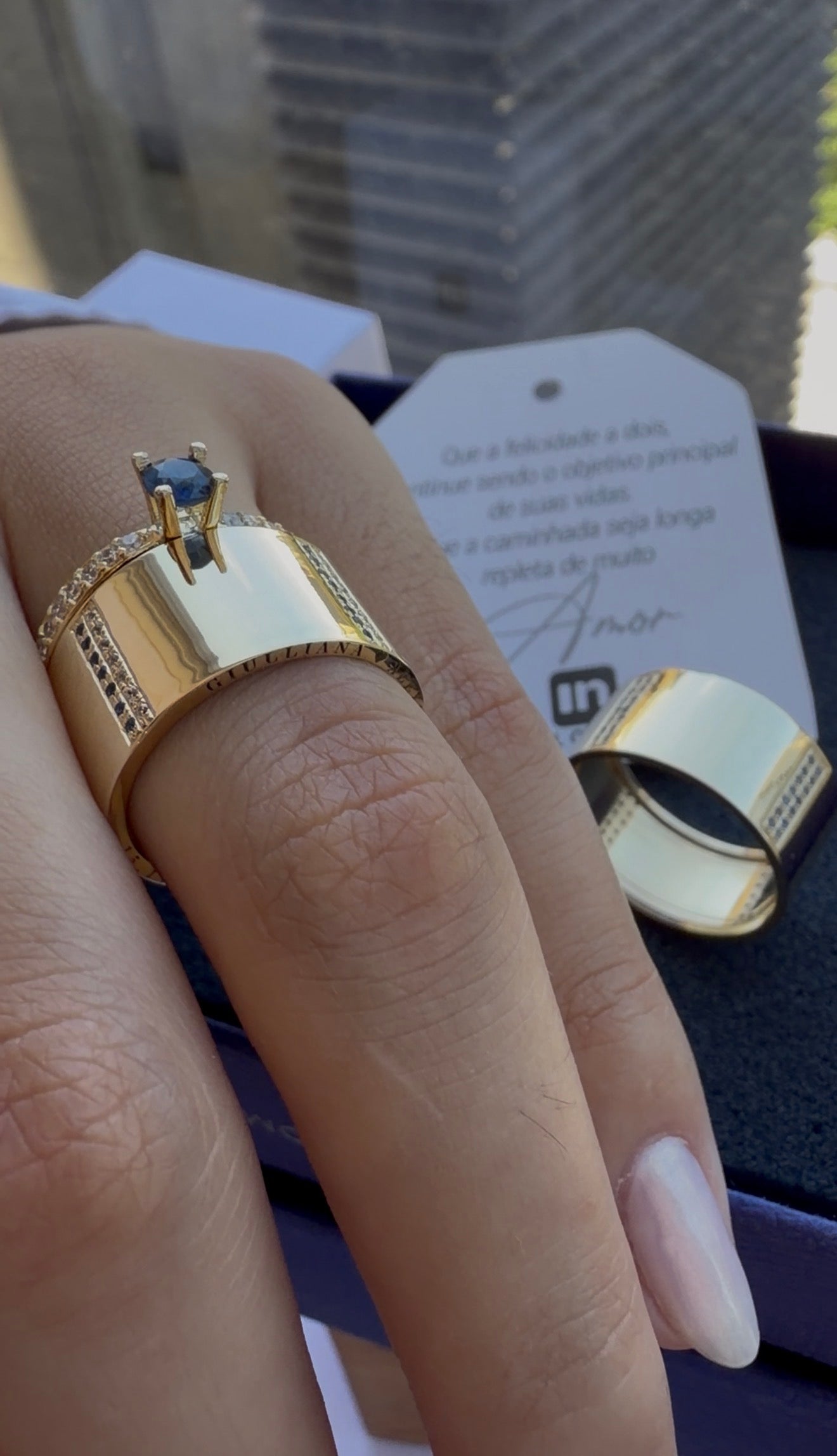 Par de Alianças em Ouro 18k - Modelo Eu Amo Você | 10mm | 12x R$1.199.