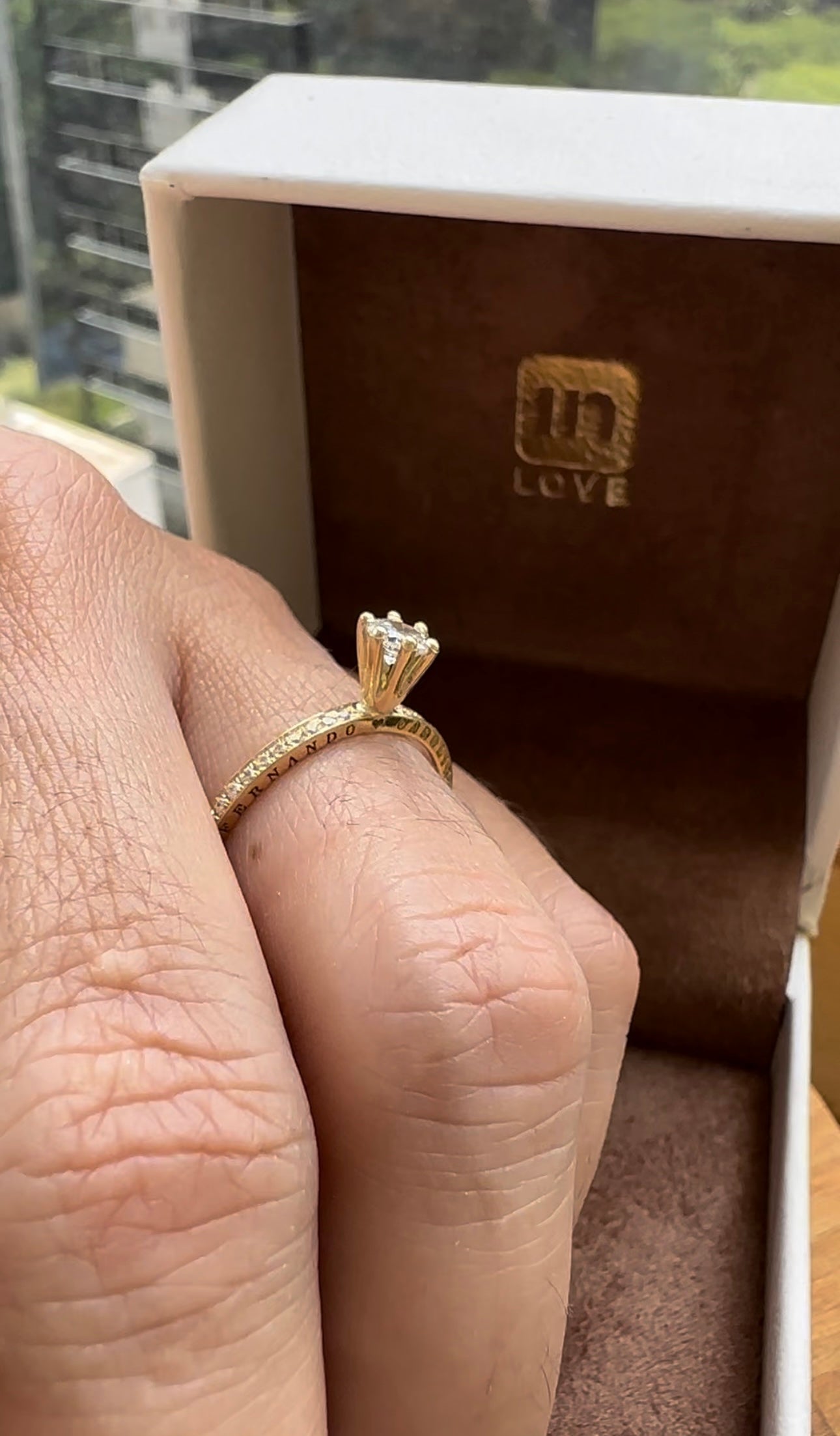 Anel Solitário Momenti em Ouro 18k - 12x R$208,33