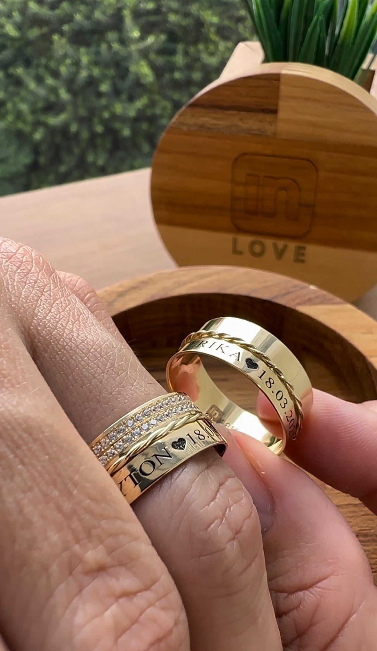 Alianças de Casamento em Ouro 18k - Modelo Encanto | 8mm | 12x R$778,33
