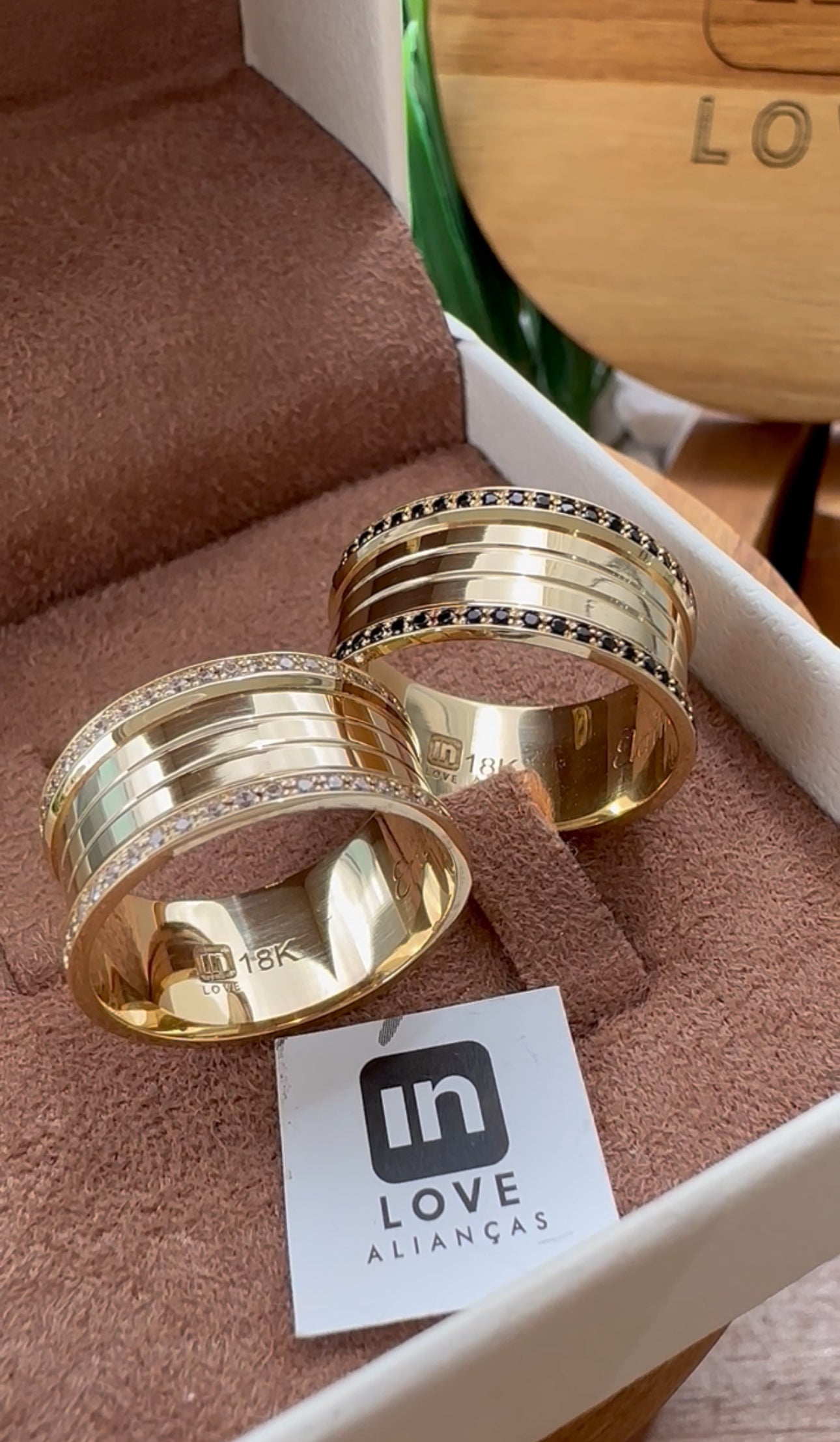 Par de Alianças em Ouro 18k - Modelo Paraíso | 9mm | 12x R$866.