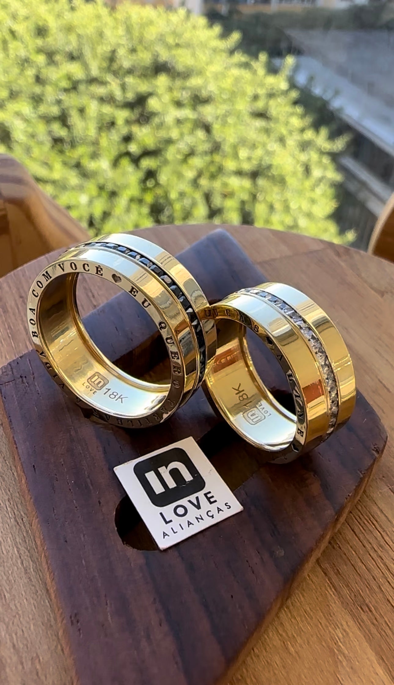 Alianças de Casamento em Ouro 18k - Modelo Apaixonado | 8mm | 12x R$1.499