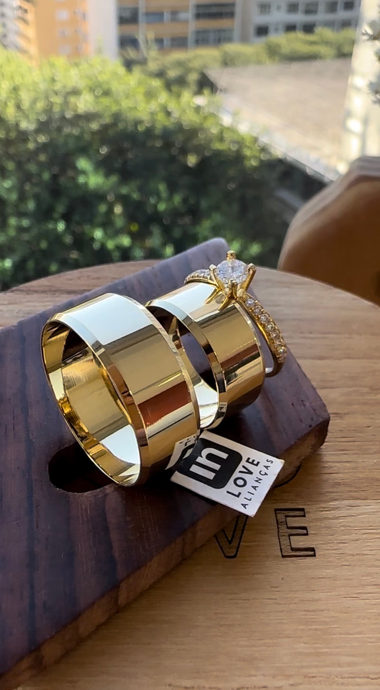 Alianças de Casamento em Ouro 18k - Modelo Sonho Bom | 8mm |12x R$583