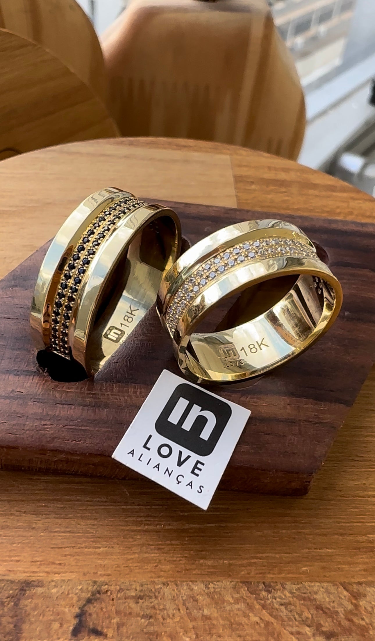 Alianças de Casamento em Ouro 18k - Modelo Capítulos | 7mm | 12x R$833