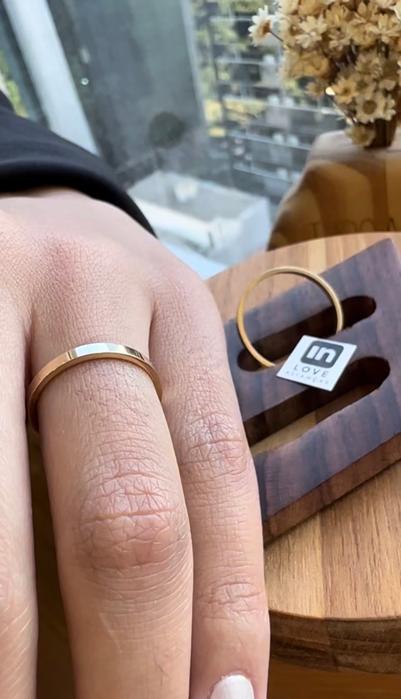 Alianças de Casamento em Ouro 18k - Modelo Fica Comigo | 2mm | 12x R$291,66
