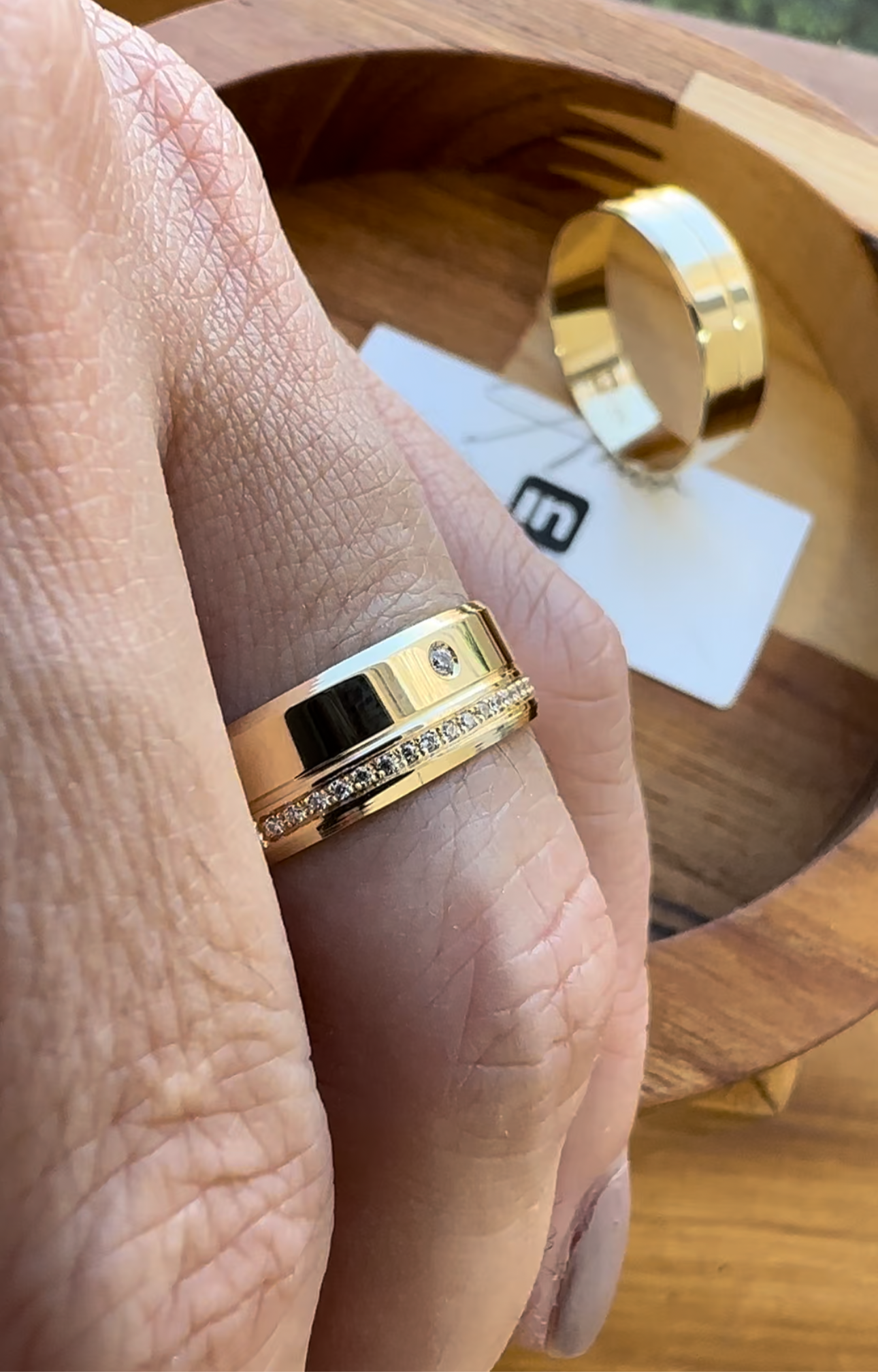 Alianças de Casamento em Ouro 18k - Modelo Chamego | 6mm | 12x R$599