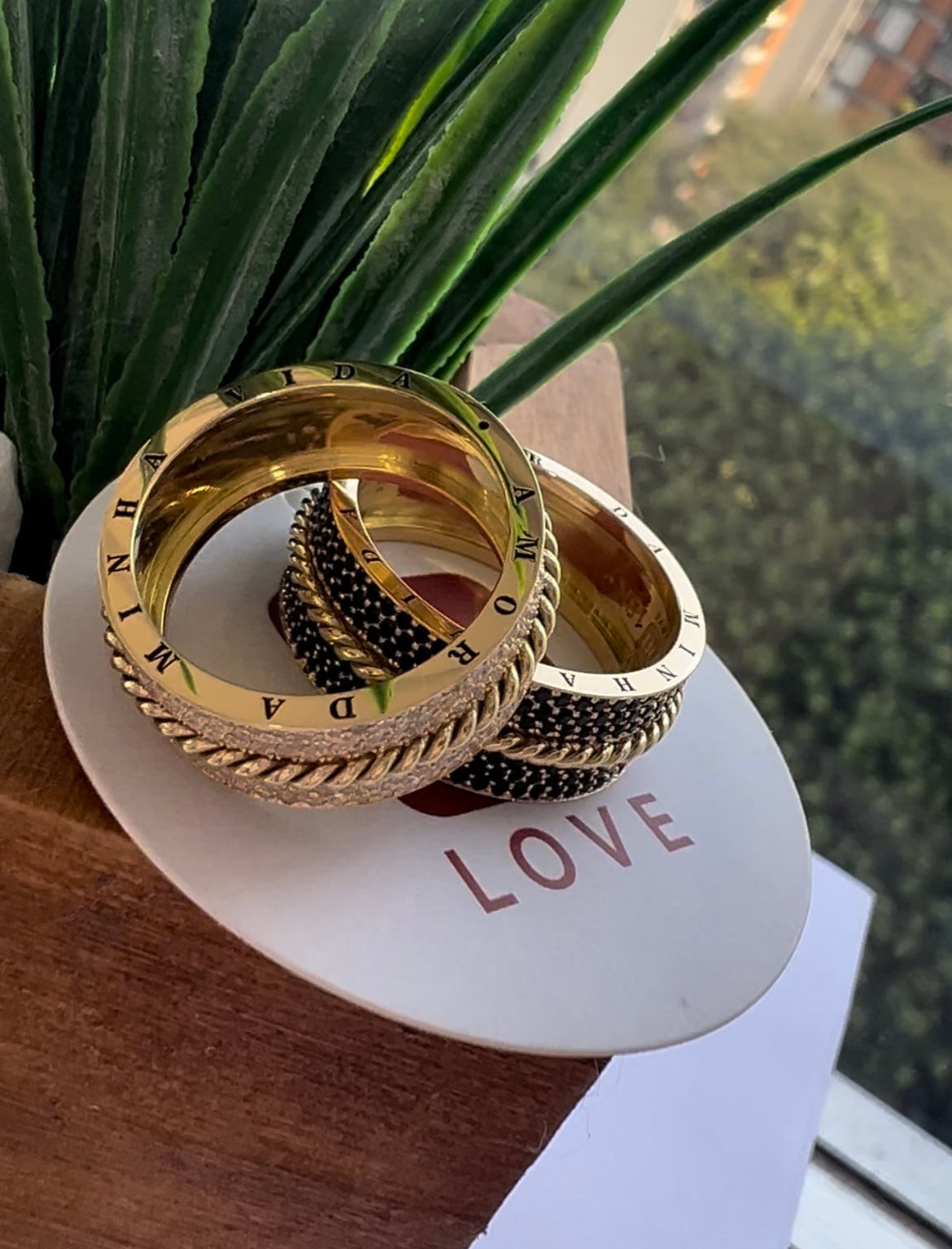 Alianças de Casamento em Ouro 18k - Modelo Euforia | 8mm | 12x R$1.556,66