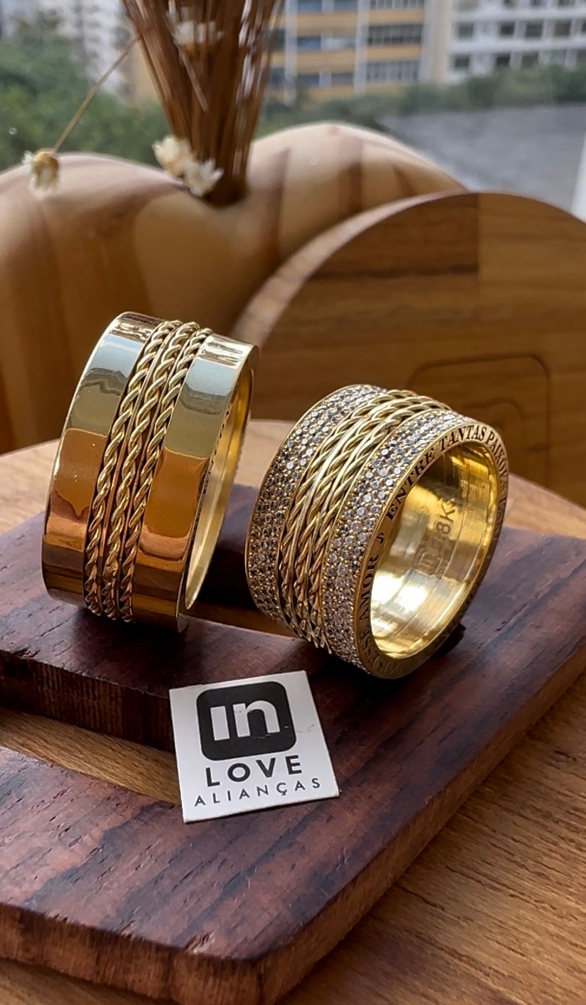 Alianças de Casamento em Ouro 18k - Modelo Esse Amor | 10mm | 12x R$1.915