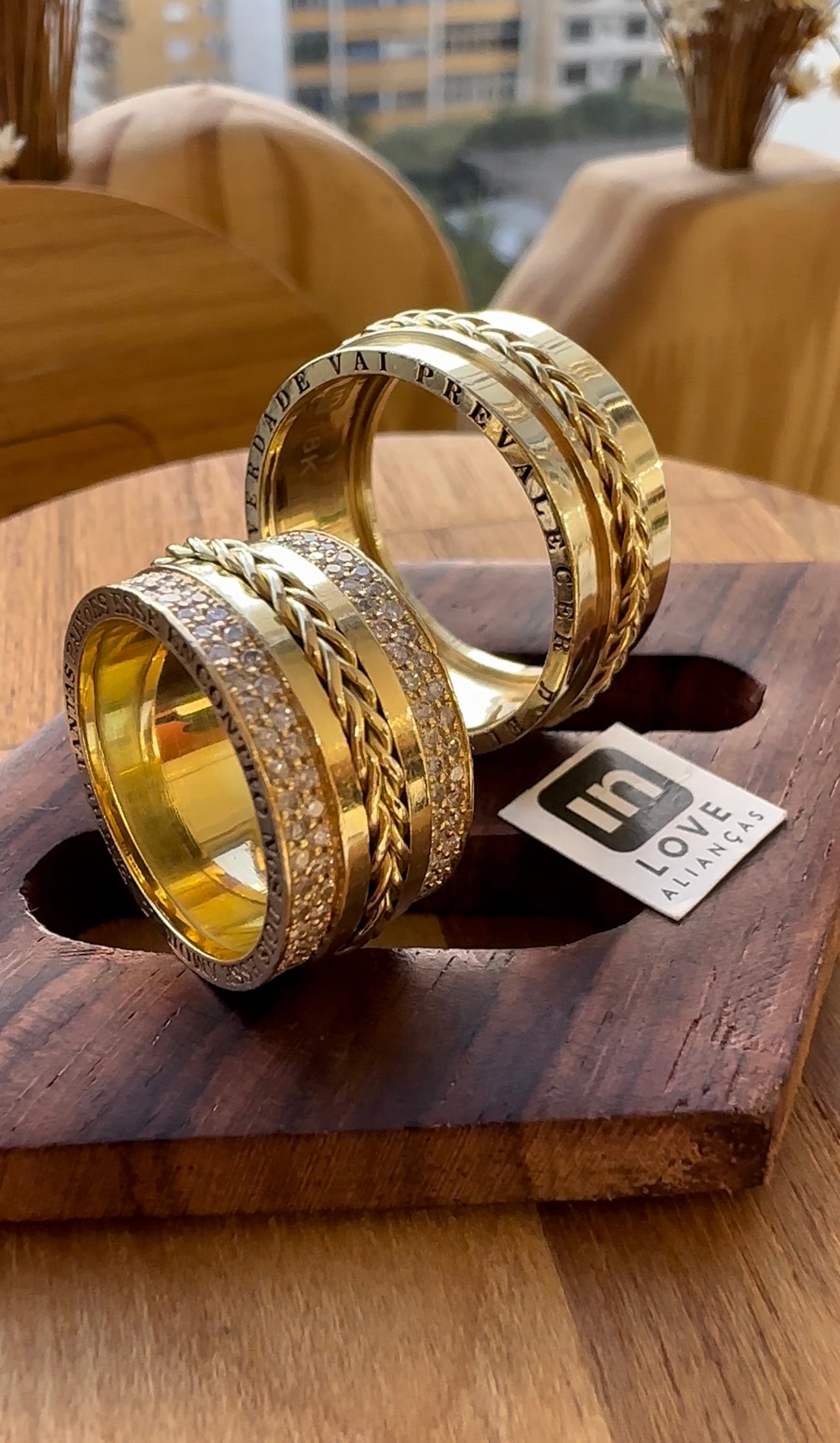 Alianças de Casamento em Ouro 18k - Modelo Sonho Meu | 10mm | 12x R$1.890