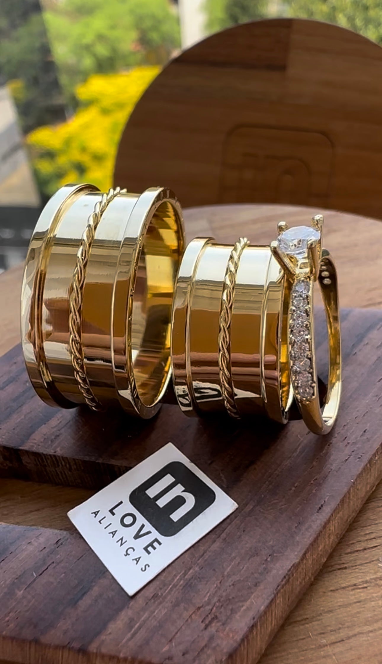 Alianças de Casamento em Ouro 18k - Modelo Desejo | 10mm | 12x R$1.165.83