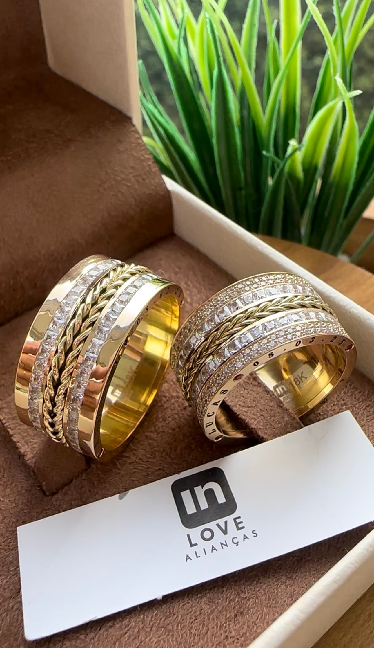 Alianças de Casamento em Ouro 18k - Modelo A Gente Junto | 10mm | 12x R$2.548,33