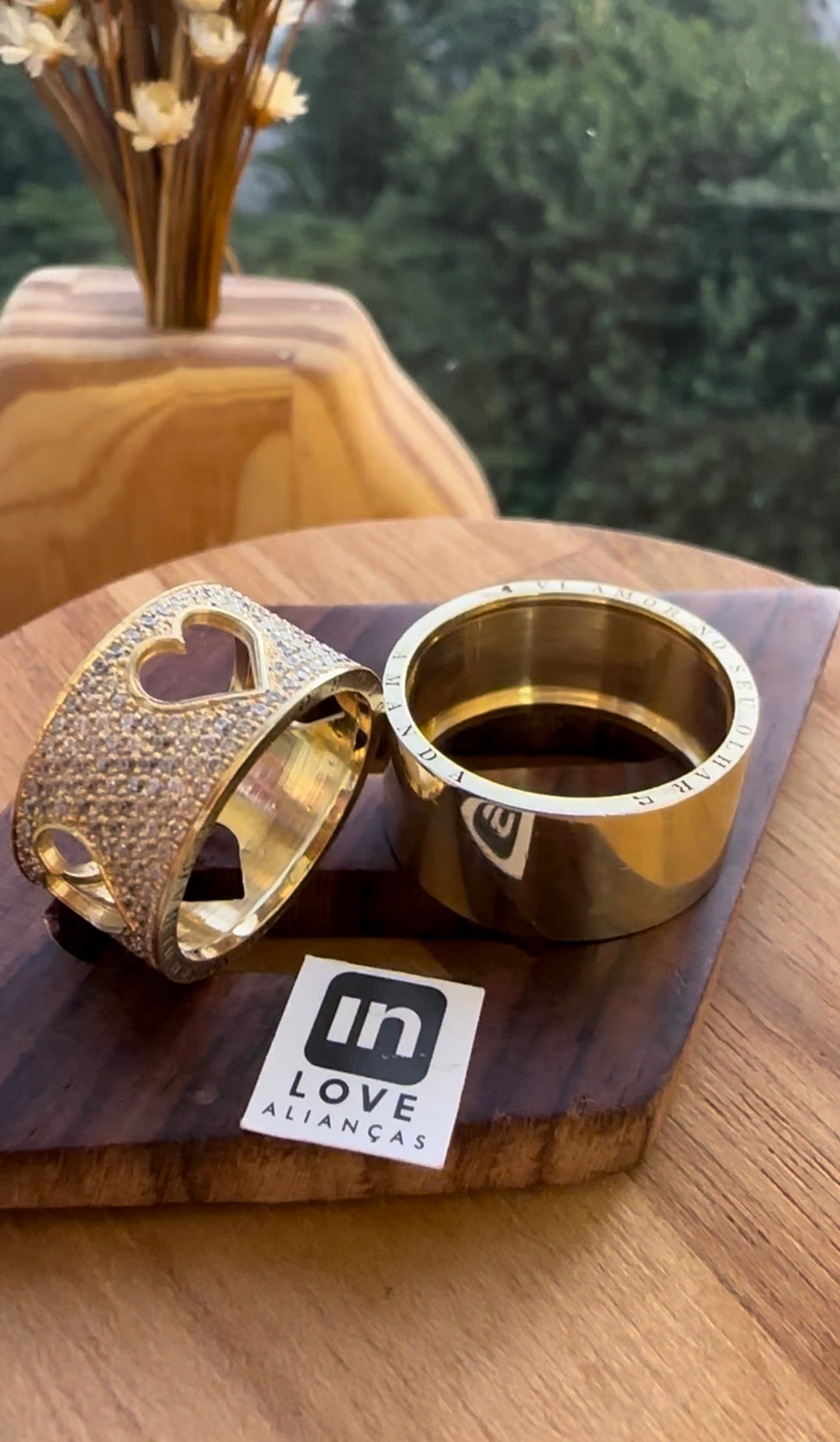 Alianças de Casamento em Ouro 18k - Modelo Corações | 10mm |12x R$1.325