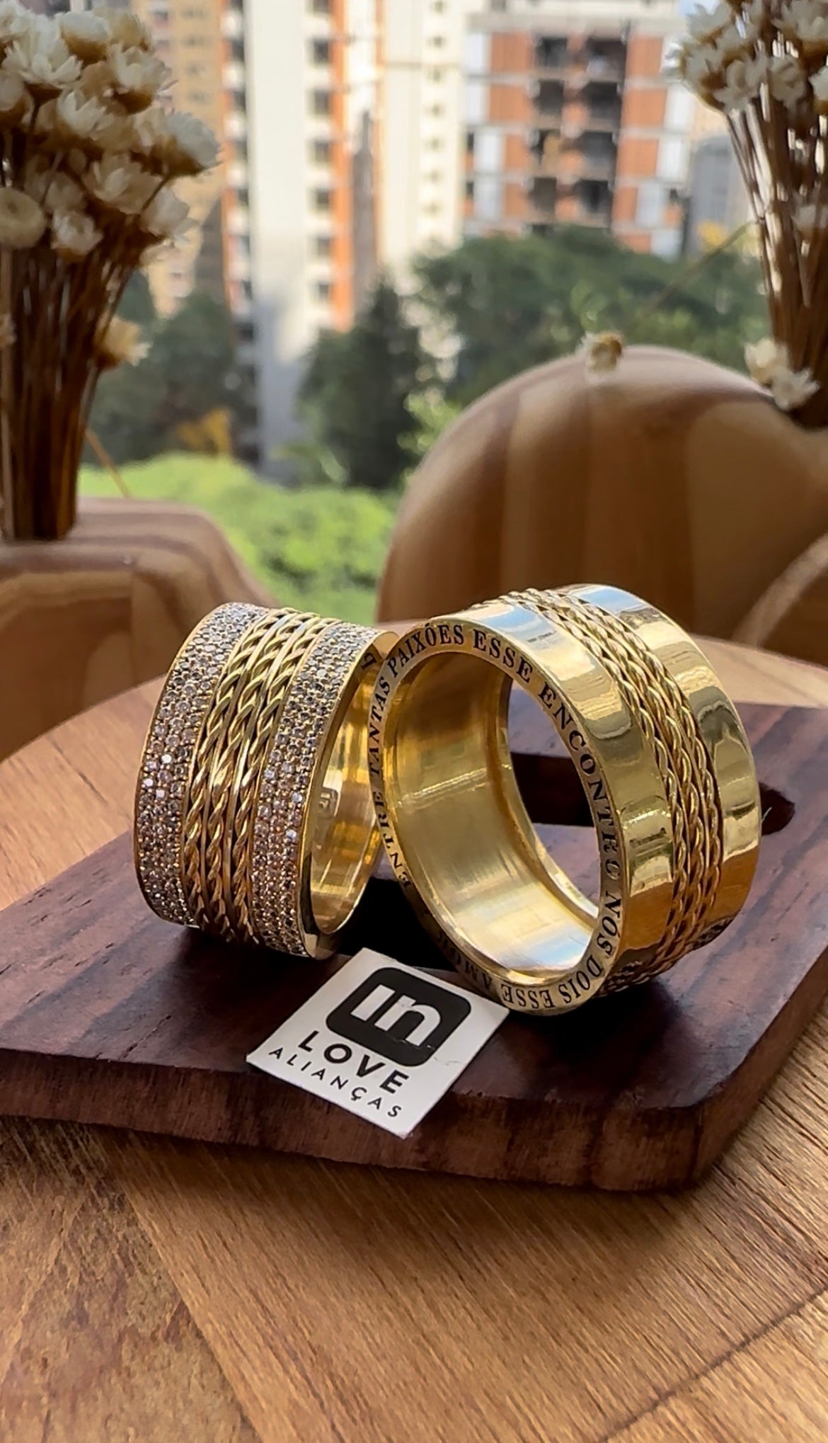 Alianças de Casamento em Ouro 18k - Modelo Esse Amor | 10mm | 12x R$1.915