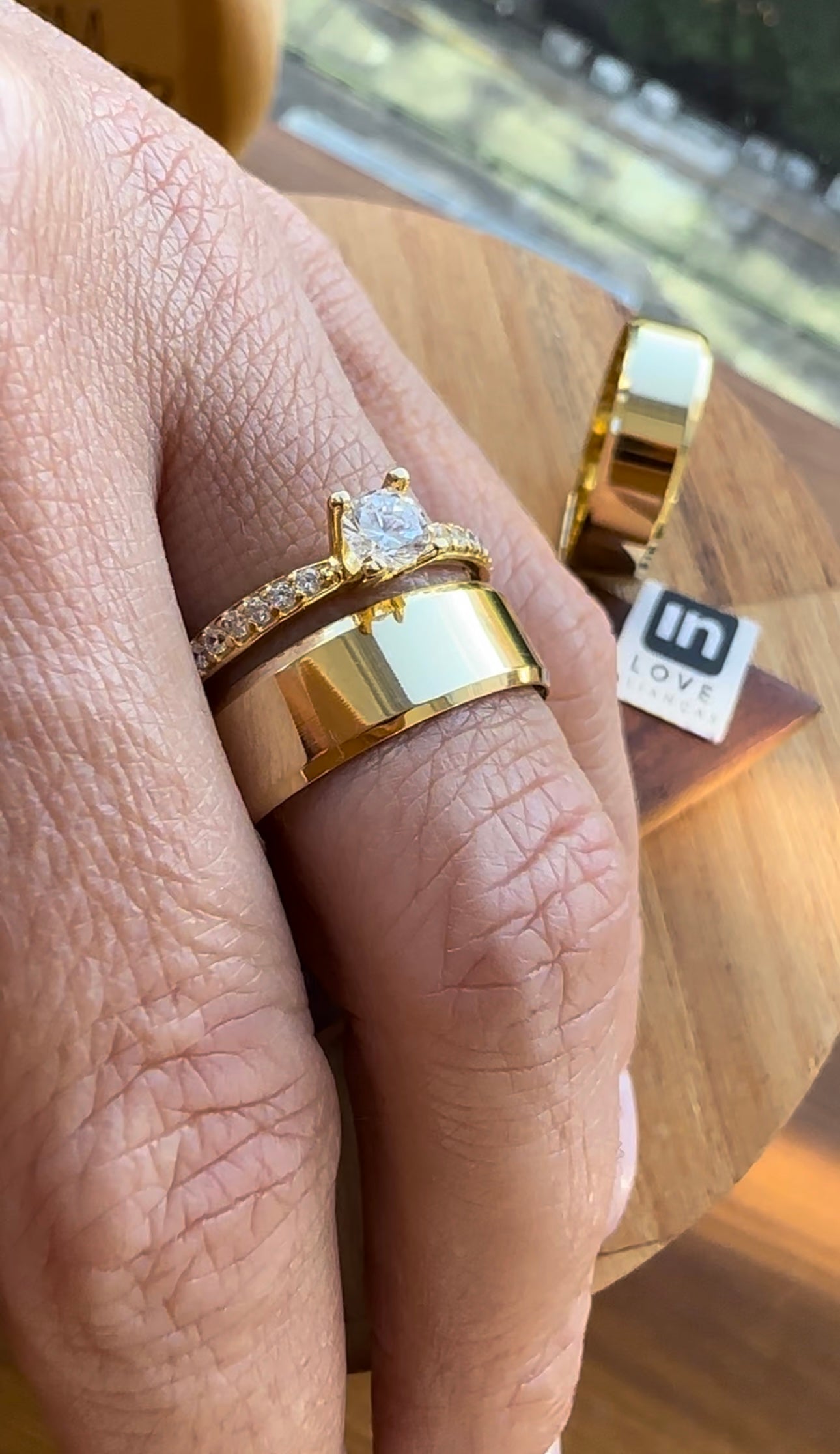 Alianças de Casamento em Ouro 18k - Modelo Sonho Bom | 6mm | 12x R$416