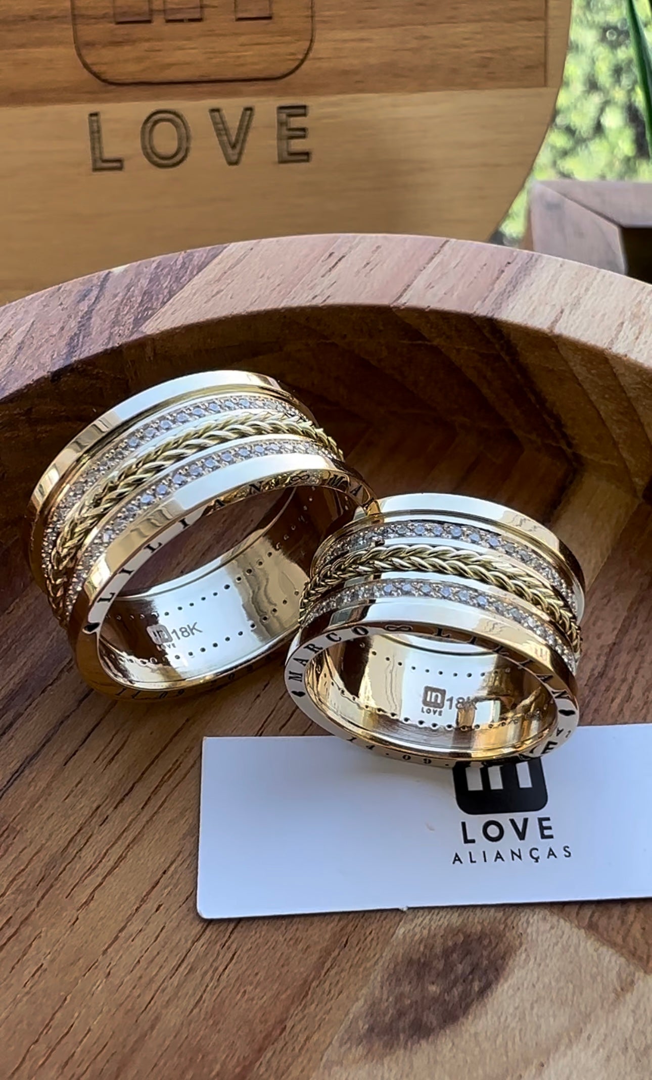 Alianças de Casamento em Ouro 18k - Modelo Nosso Santo Bateu | 10mm | 12x R$1.556,66