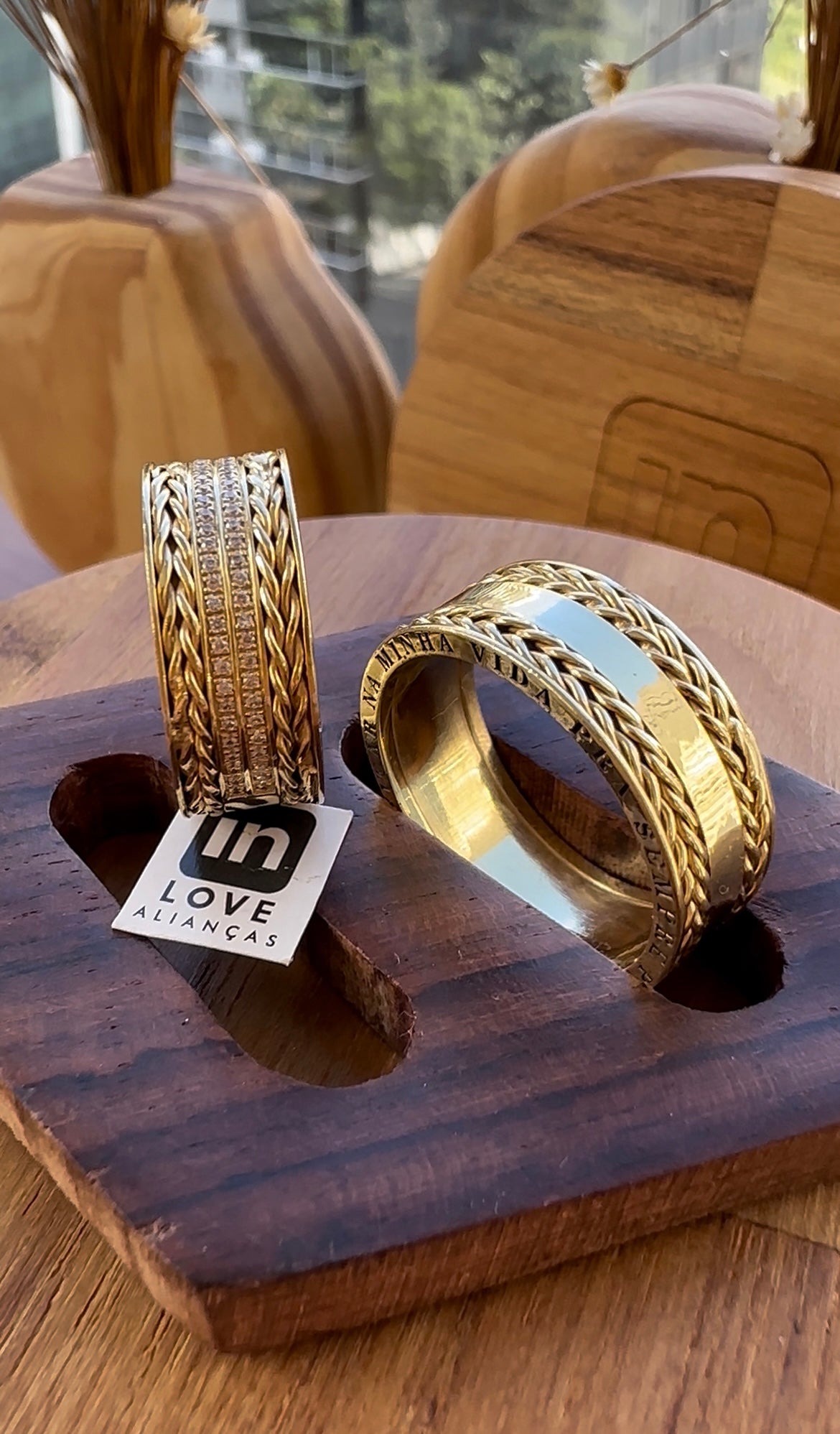 Alianças de Casamento em Ouro 18k - Modelo Pra Sempre | 8mm | 12x R$1.453,33