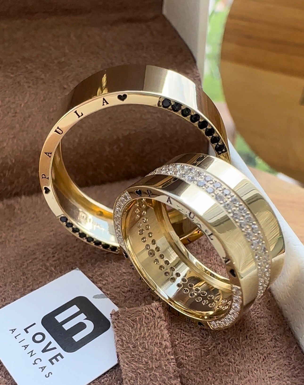 Alianças de Casamento em Ouro 18k - Modelo Carinho | 8mm | 12x R$946,66
