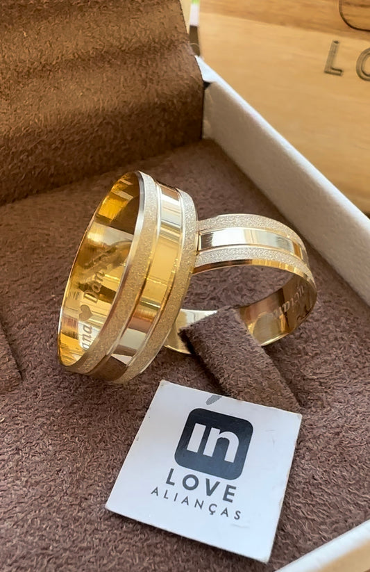 Alianças de Casamento em Ouro 18k - Modelo Histórias | 7mm | 12x R$699
