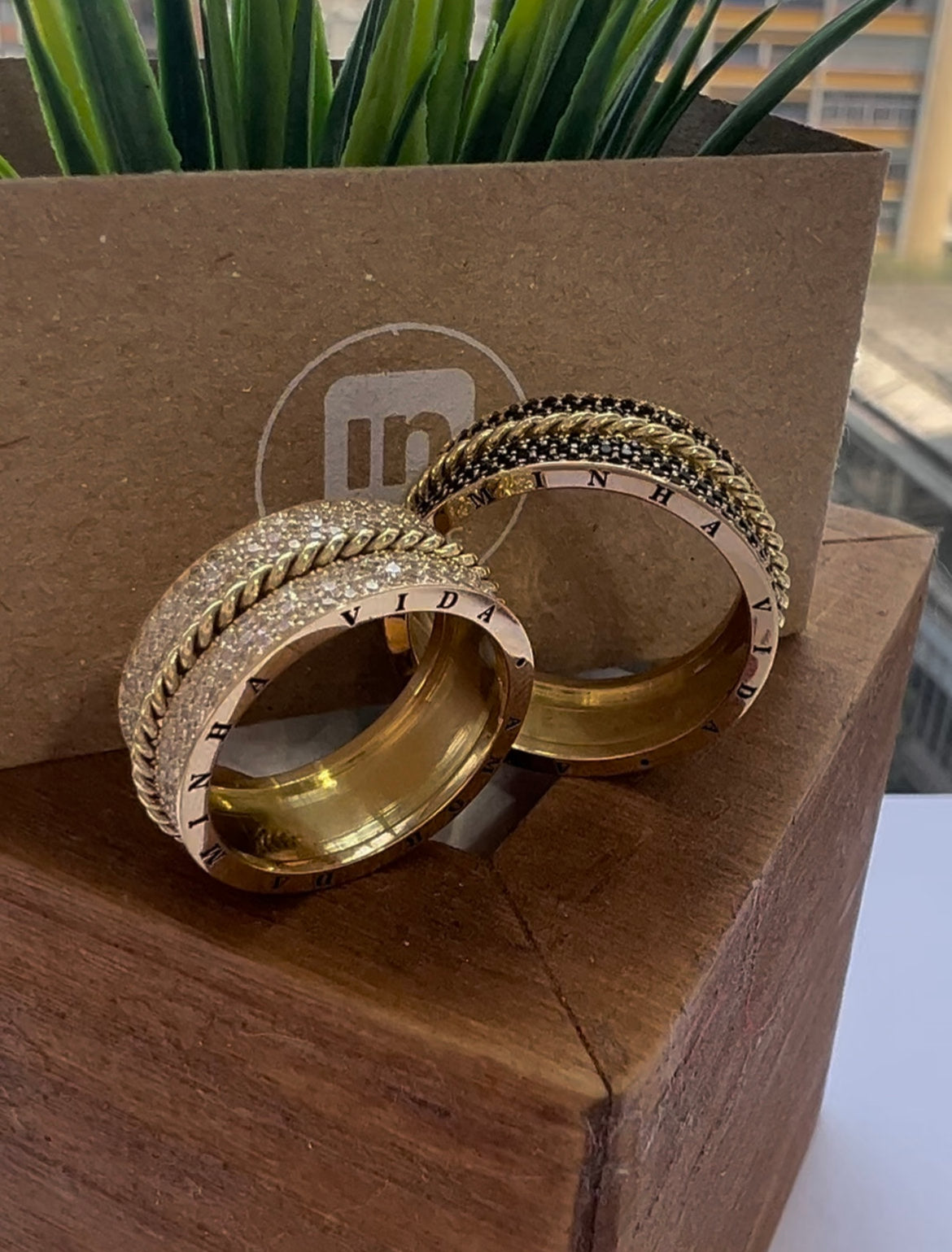 Alianças de Casamento em Ouro 18k - Modelo Euforia | 8mm | 12x R$1.556,66