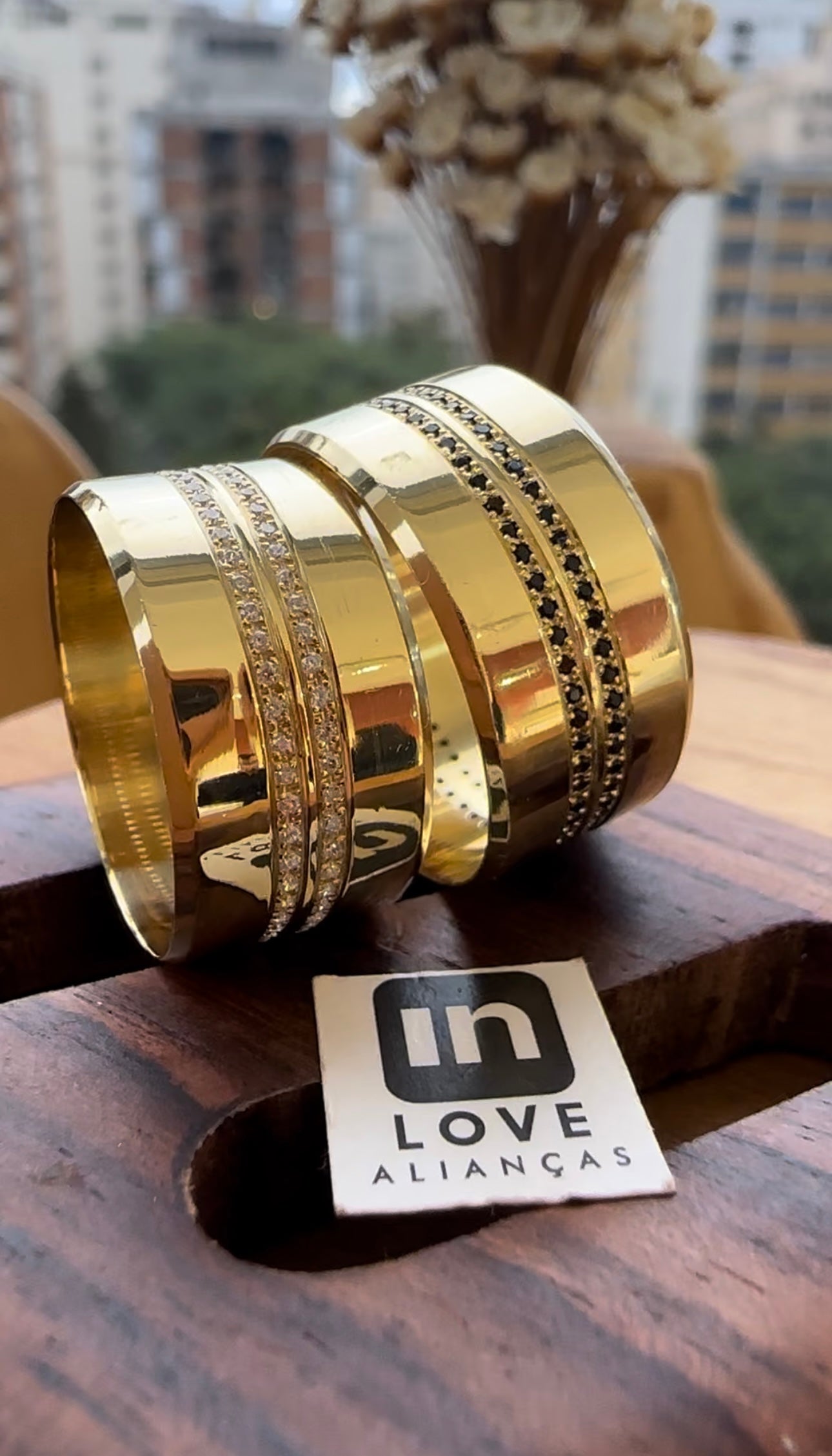 Alianças de Casamento em Ouro 18k - Modelo Meu Sorriso | 10mm | 12x R$833,00