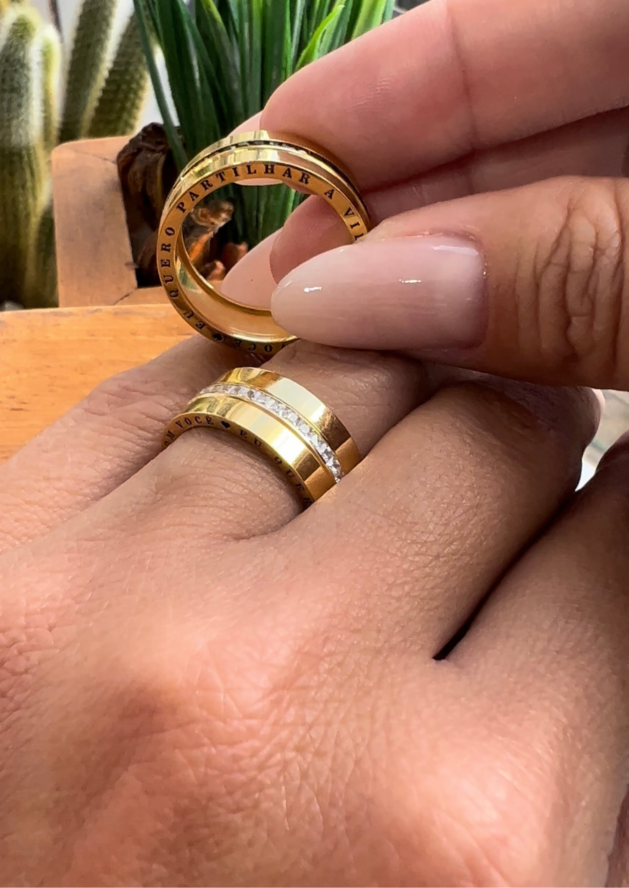 Alianças de Casamento em Ouro 18k - Modelo Apaixonado | 8mm | 12x R$1.499