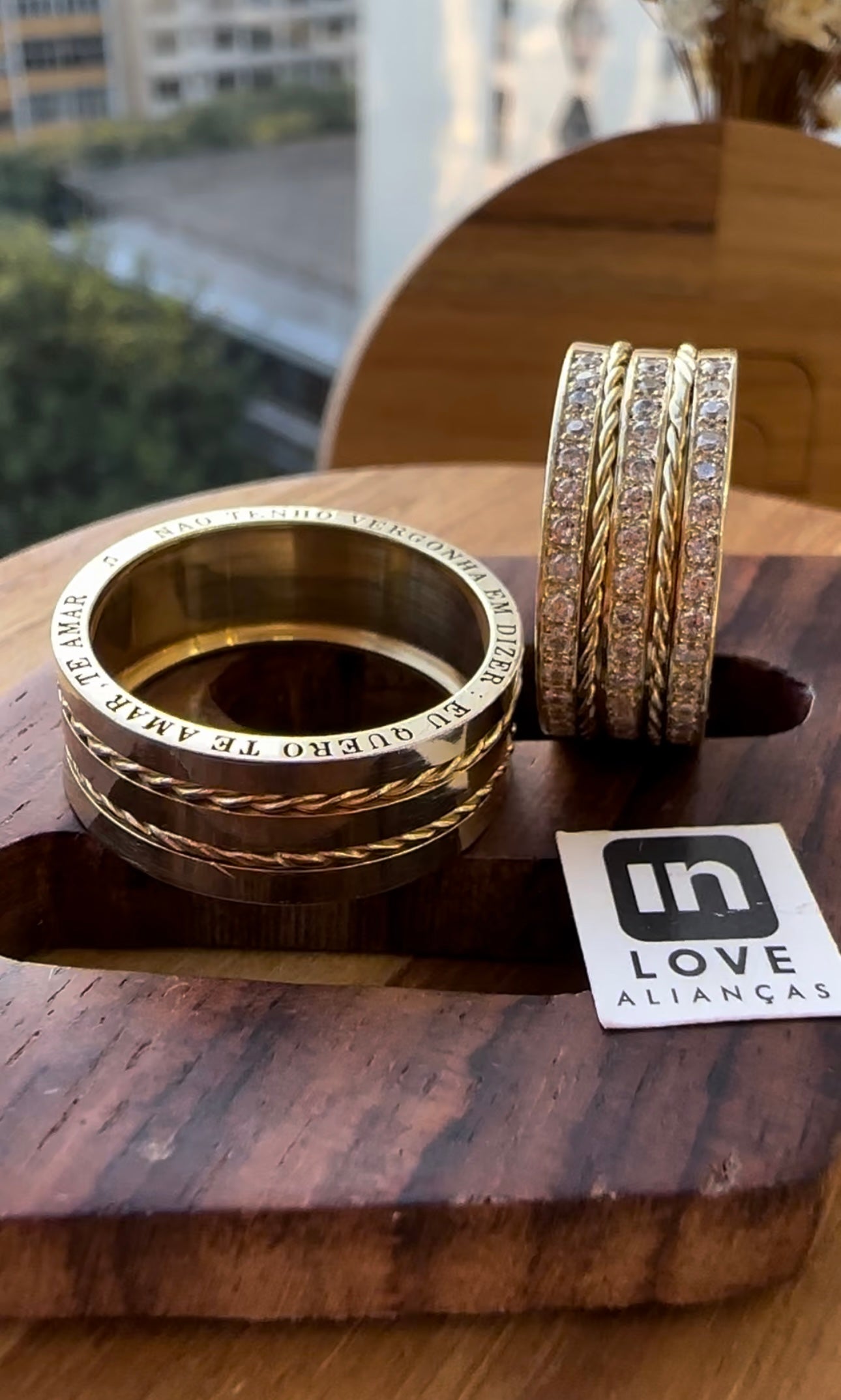 Alianças de Casamento em Ouro 18k - Modelo Momentos | 8mm | 12x R$999.16