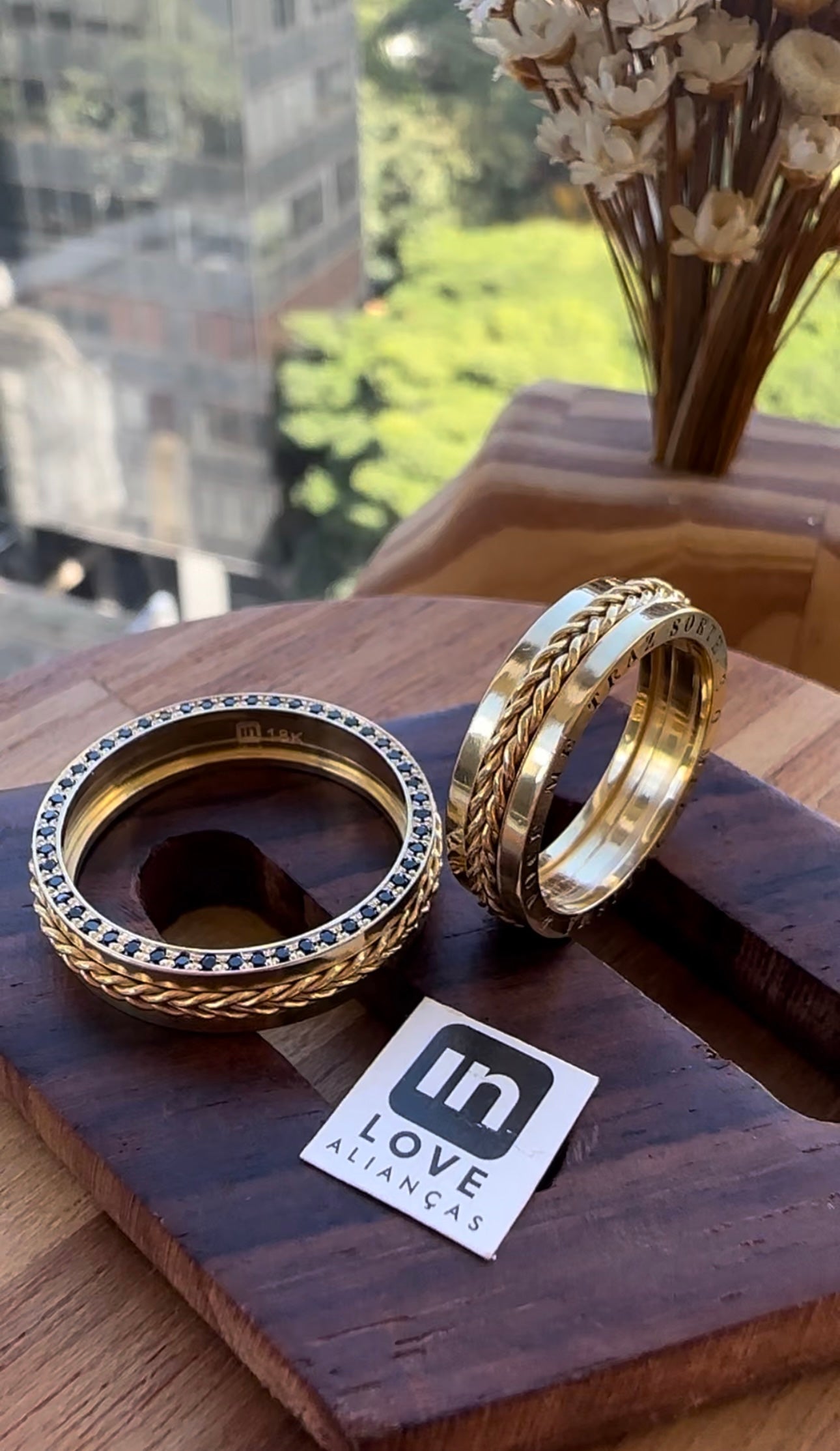 Alianças de Casamento em Ouro 18k - Modelo Talismã | 5mm | 12x R$890