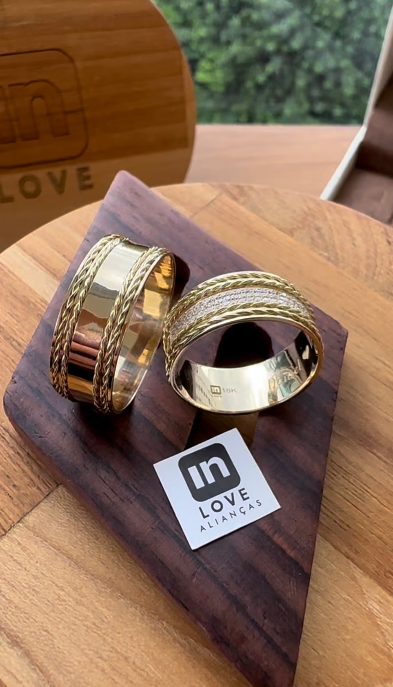 Alianças de Casamento em Ouro 18k - Modelo Bem Querer | 8mm | 12x R$1.030