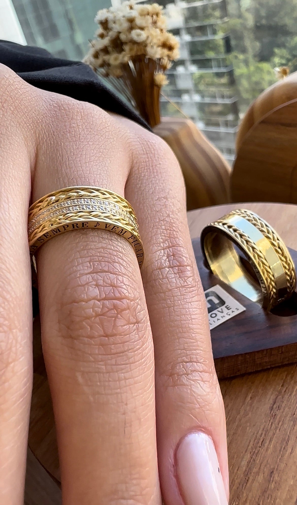 Alianças de Casamento em Ouro 18k - Modelo Pra Sempre | 8mm | 12x R$1.453,33
