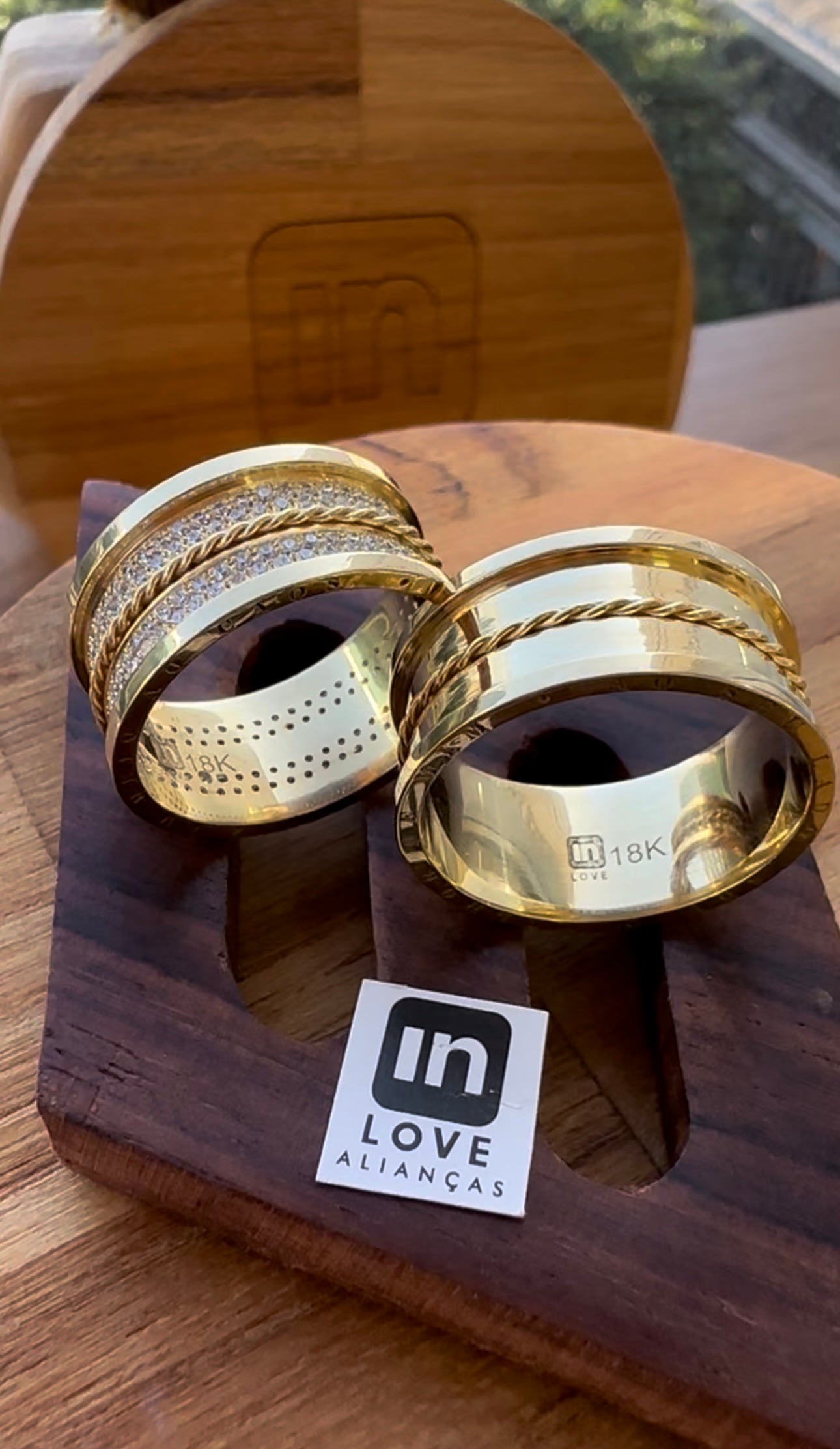 Alianças de Casamento em Ouro 18k - Modelo Desejo | 10mm | 12x R$1.241.66