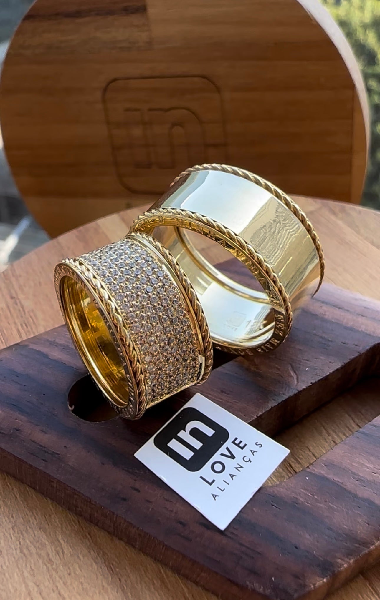 Alianças de Casamento em Ouro 18k - Modelo Sunshine | 10mm | 12x R$1.582.5