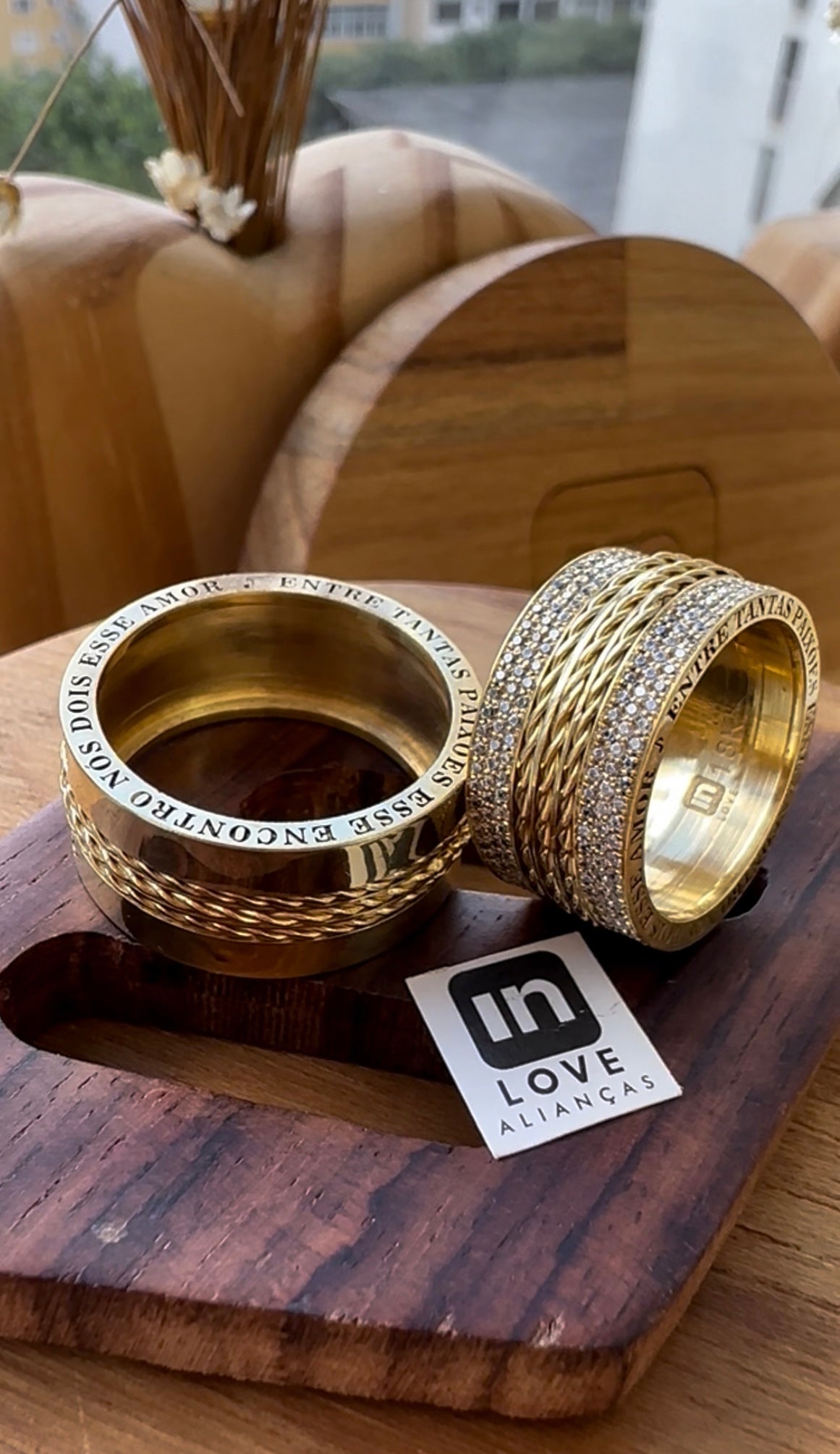 Alianças de Casamento em Ouro 18k - Modelo Esse Amor | 10mm | 12x R$1.915