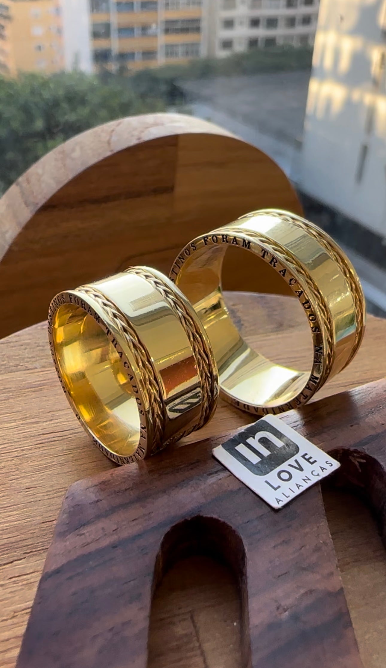Alianças de Casamento em Ouro 18k - Modelo Pra Sempre | 10mm | 12x R$1.665