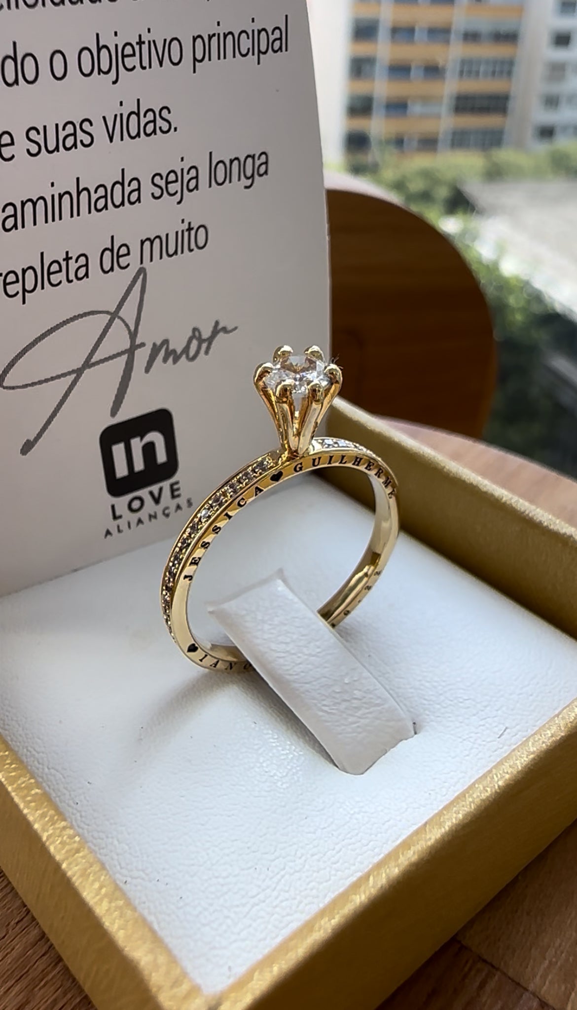 Anel Solitário Momenti em Ouro 18k - 12x R$269,00