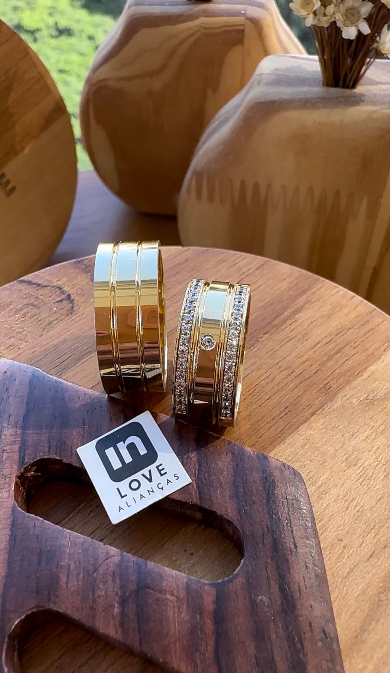 Alianças de Casamento em Ouro 18k - Modelo Nossa História | 8mm | 12x R$825