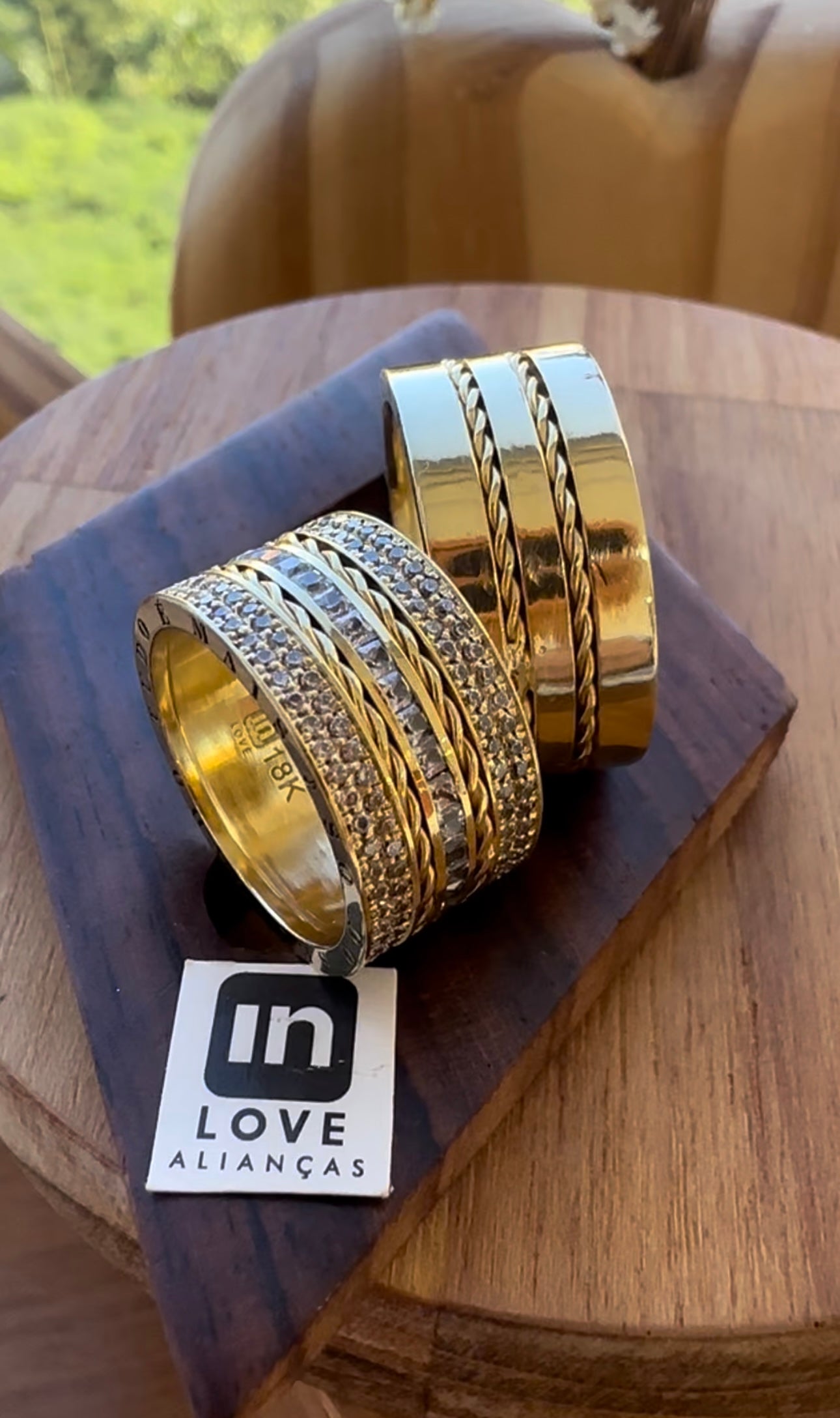 Alianças de Casamento em Ouro 18k - Modelo Ainda Bem | 10mm | 12x R$1.890