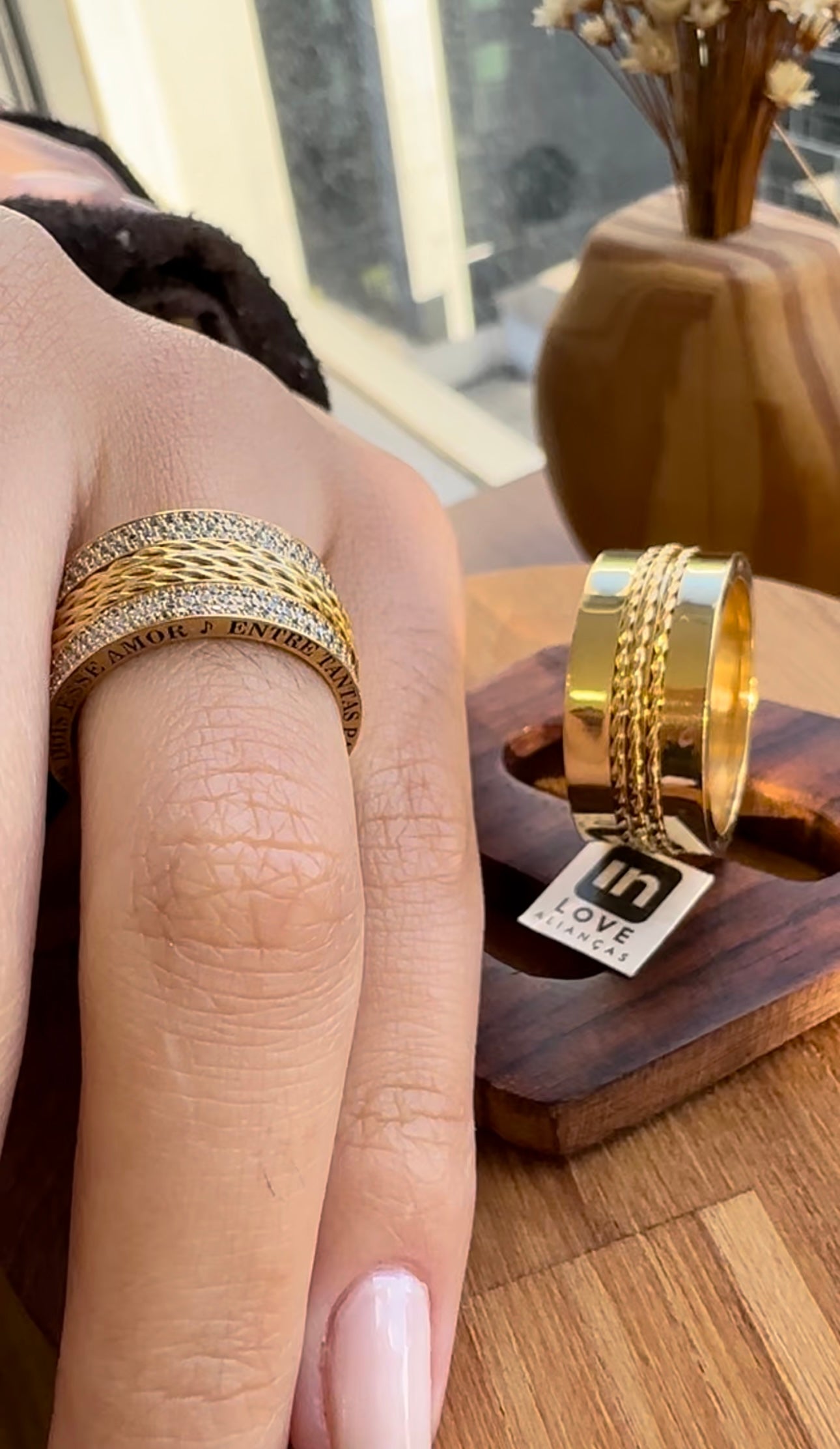 Alianças de Casamento em Ouro 18k - Modelo Esse Amor | 10mm | 12x R$1.915