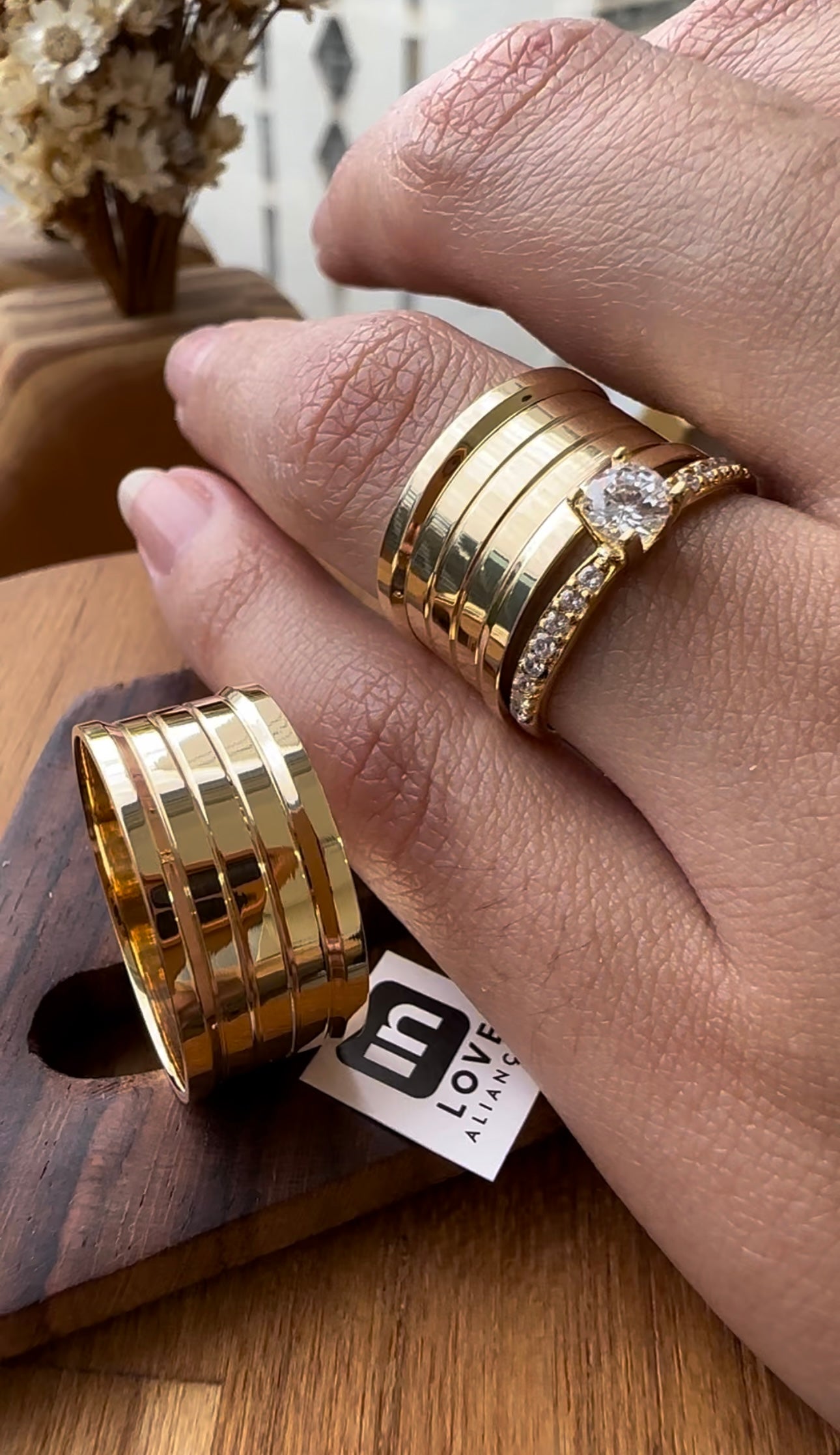 Alianças de Casamento em Ouro 18k - Modelo Favorite | 10mm | 12x R$899