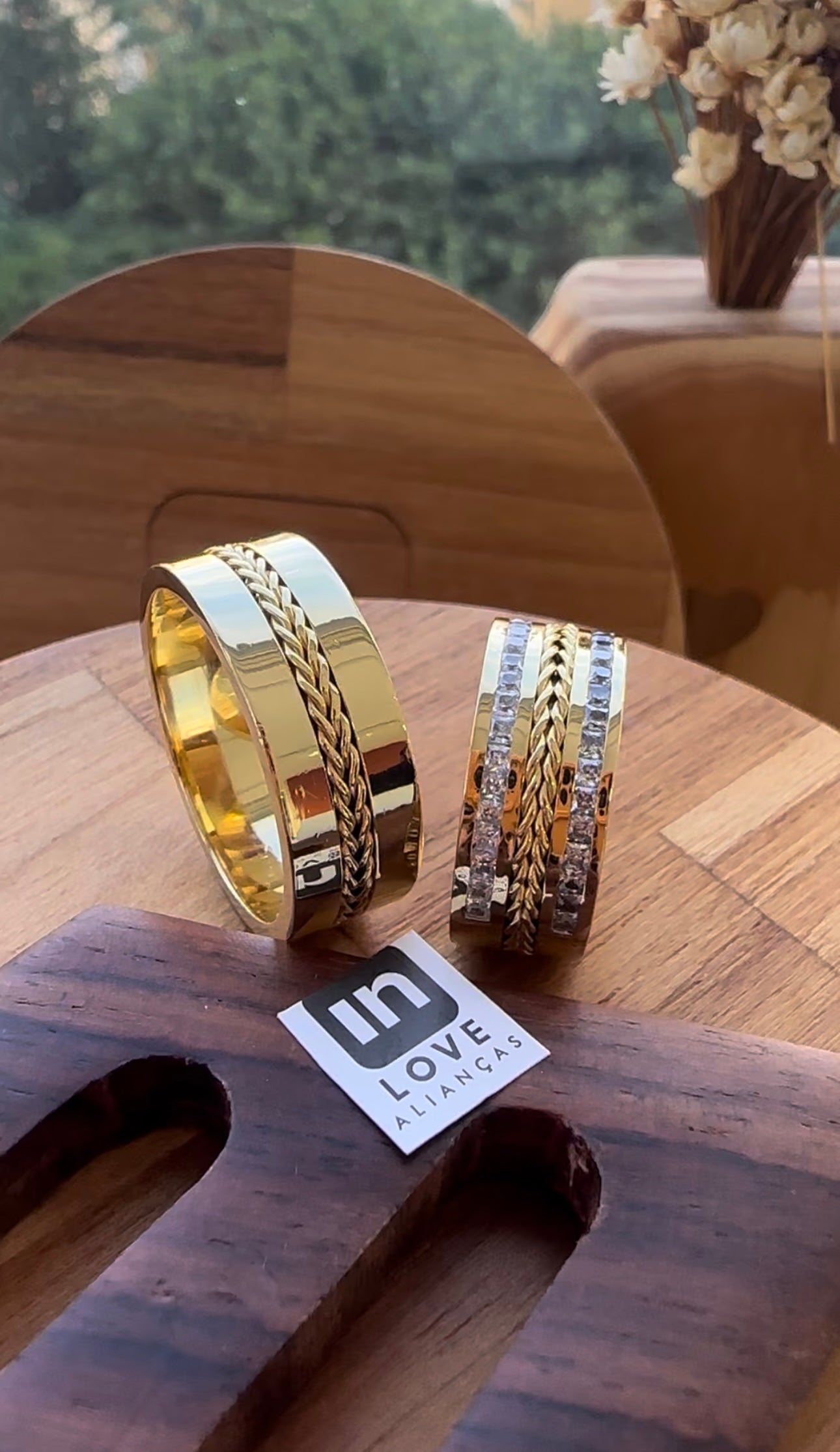 Alianças de Casamento em Ouro 18k - Modelo Anjos | 8mm | 12x R$1.408,33